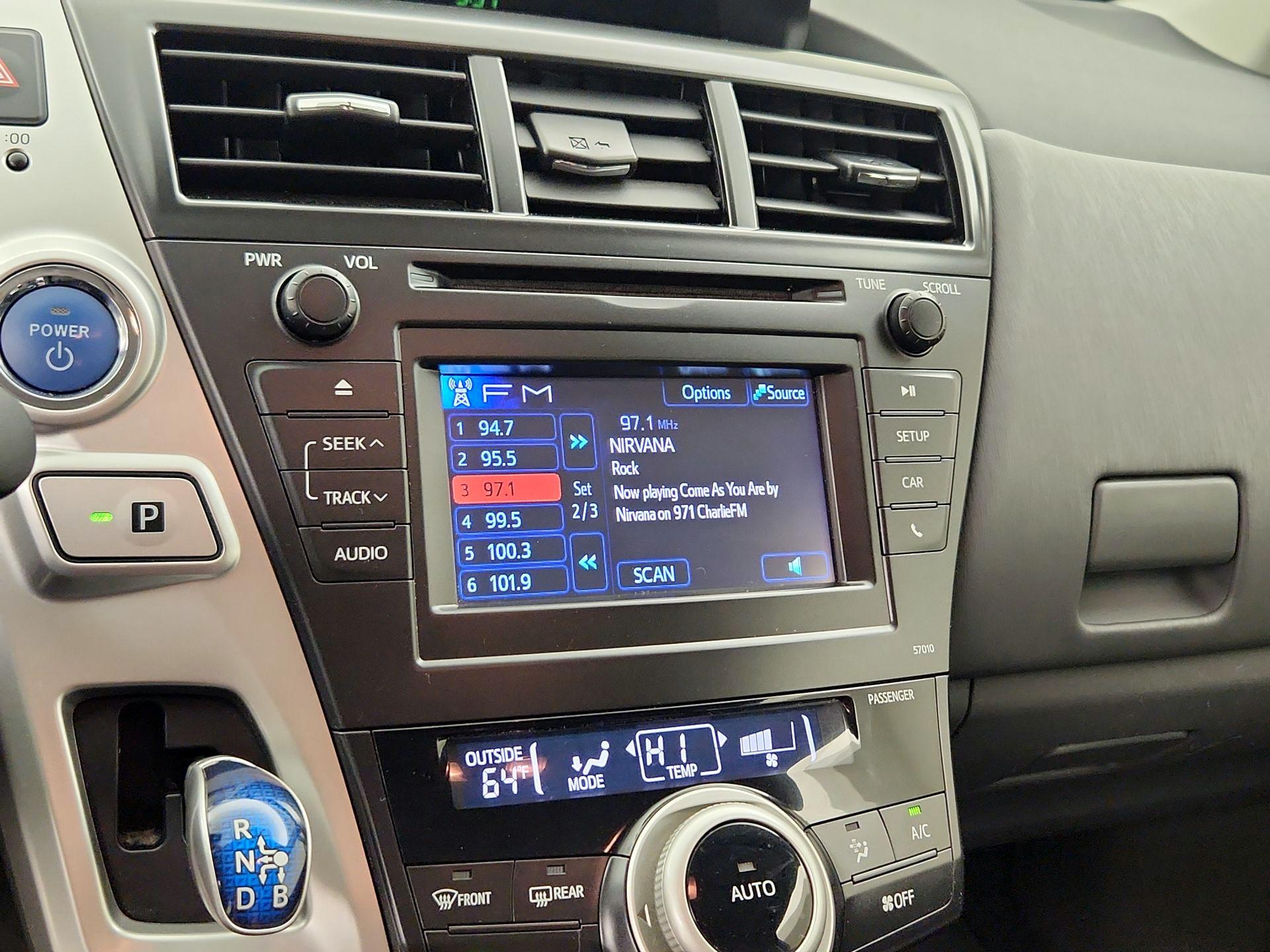Thumbnail: 2014 Toyota Prius v - 14