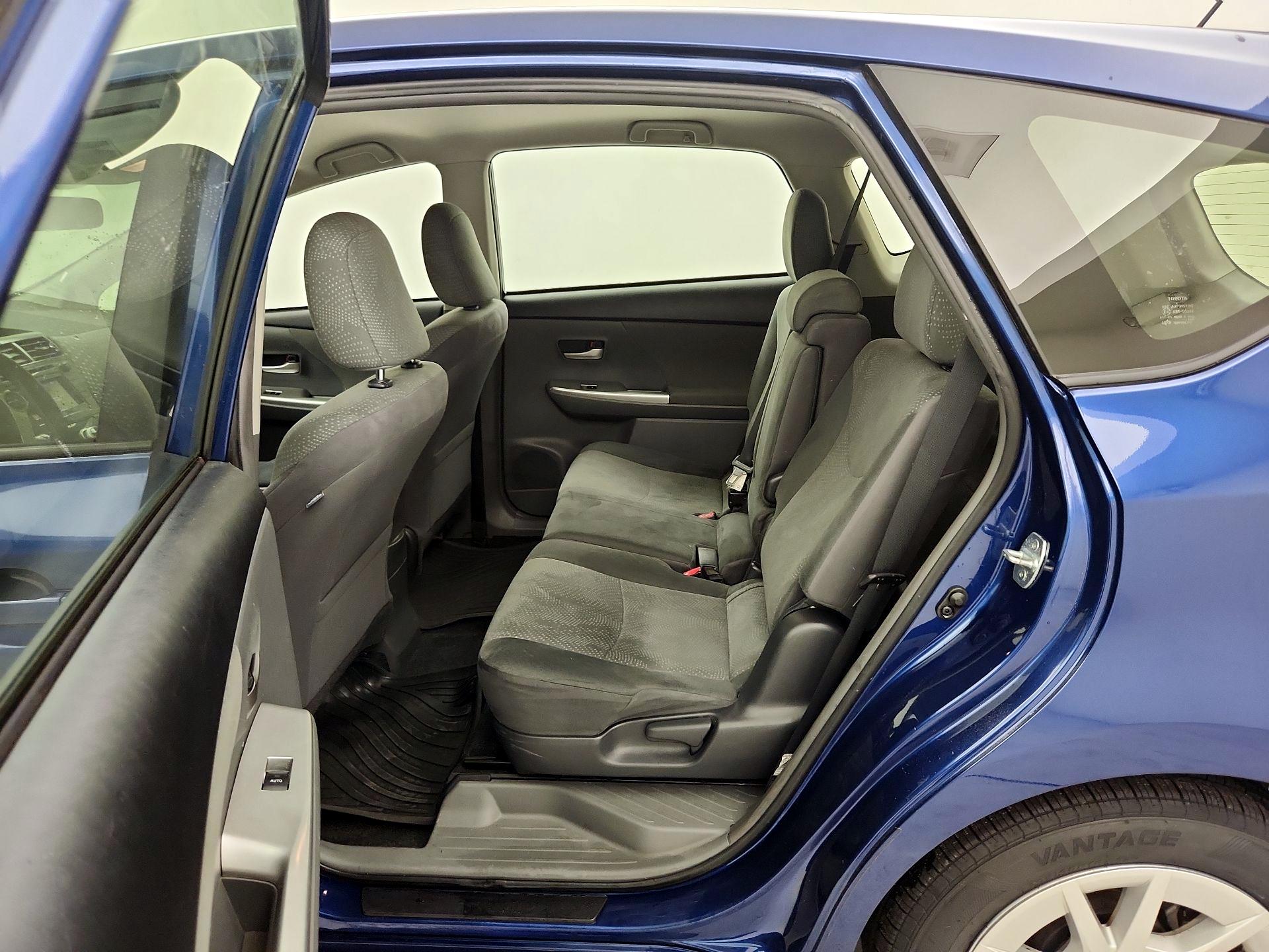 Thumbnail: 2014 Toyota Prius v - 18