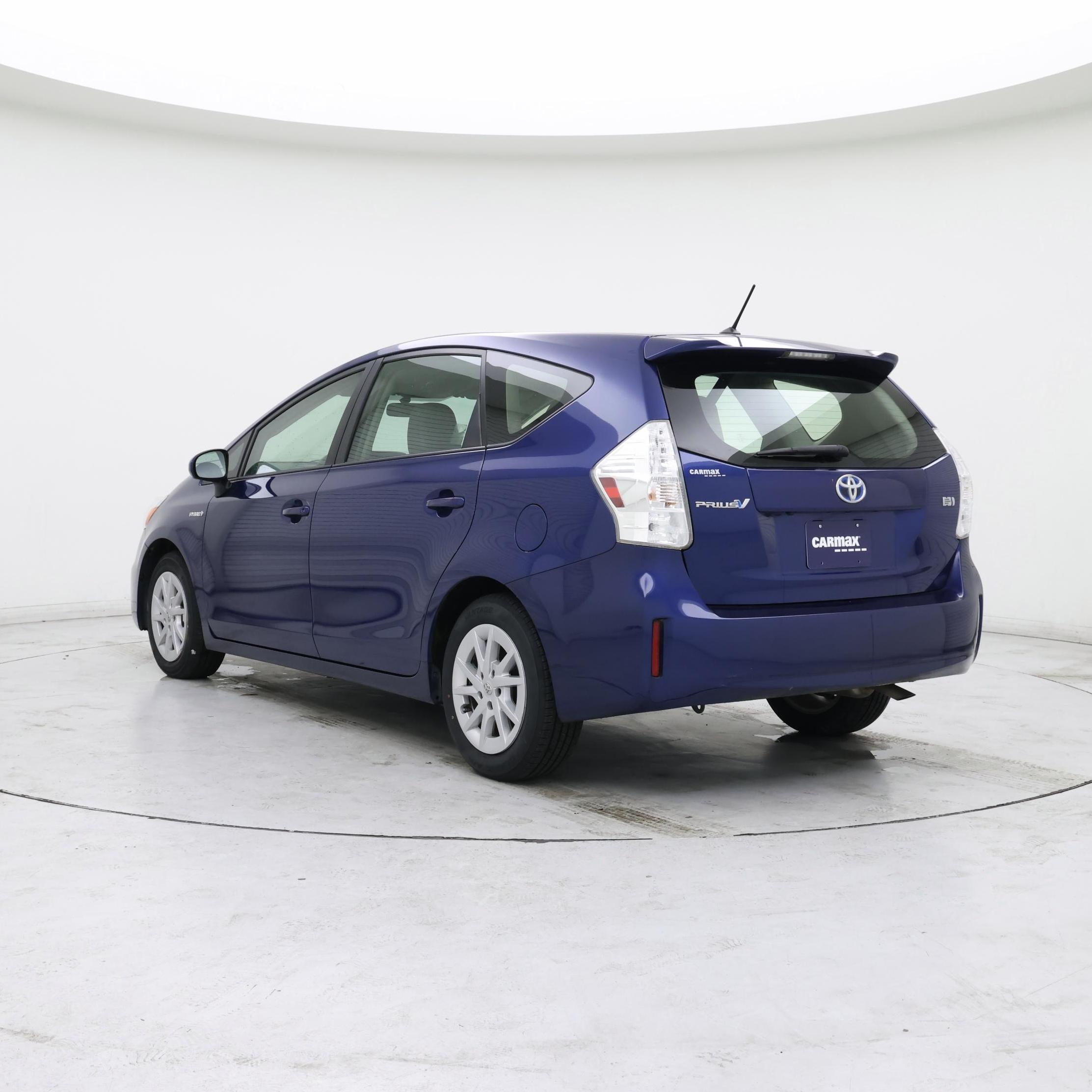 Thumbnail: 2014 Toyota Prius v - 2