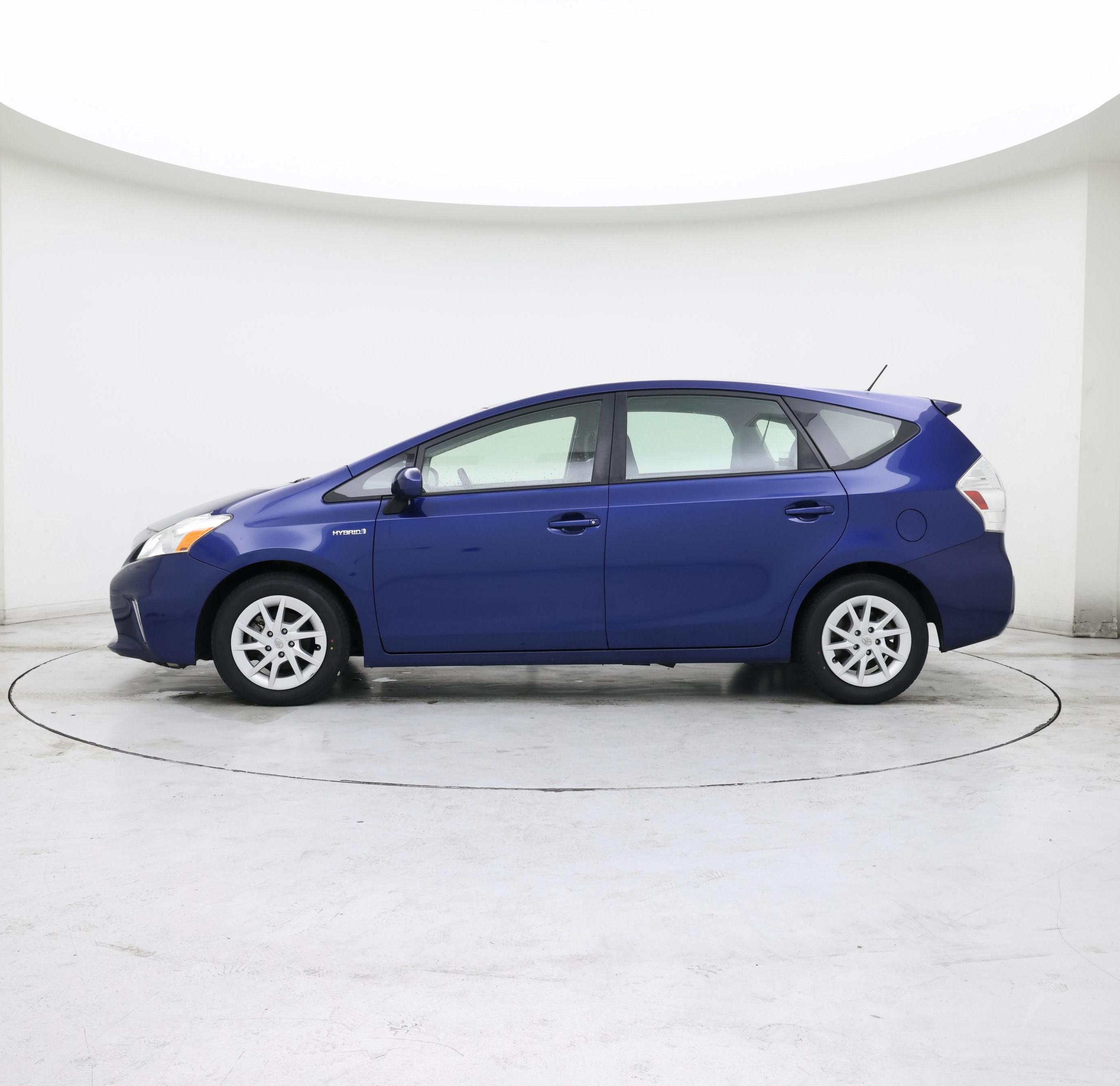 Thumbnail: 2014 Toyota Prius v - 3