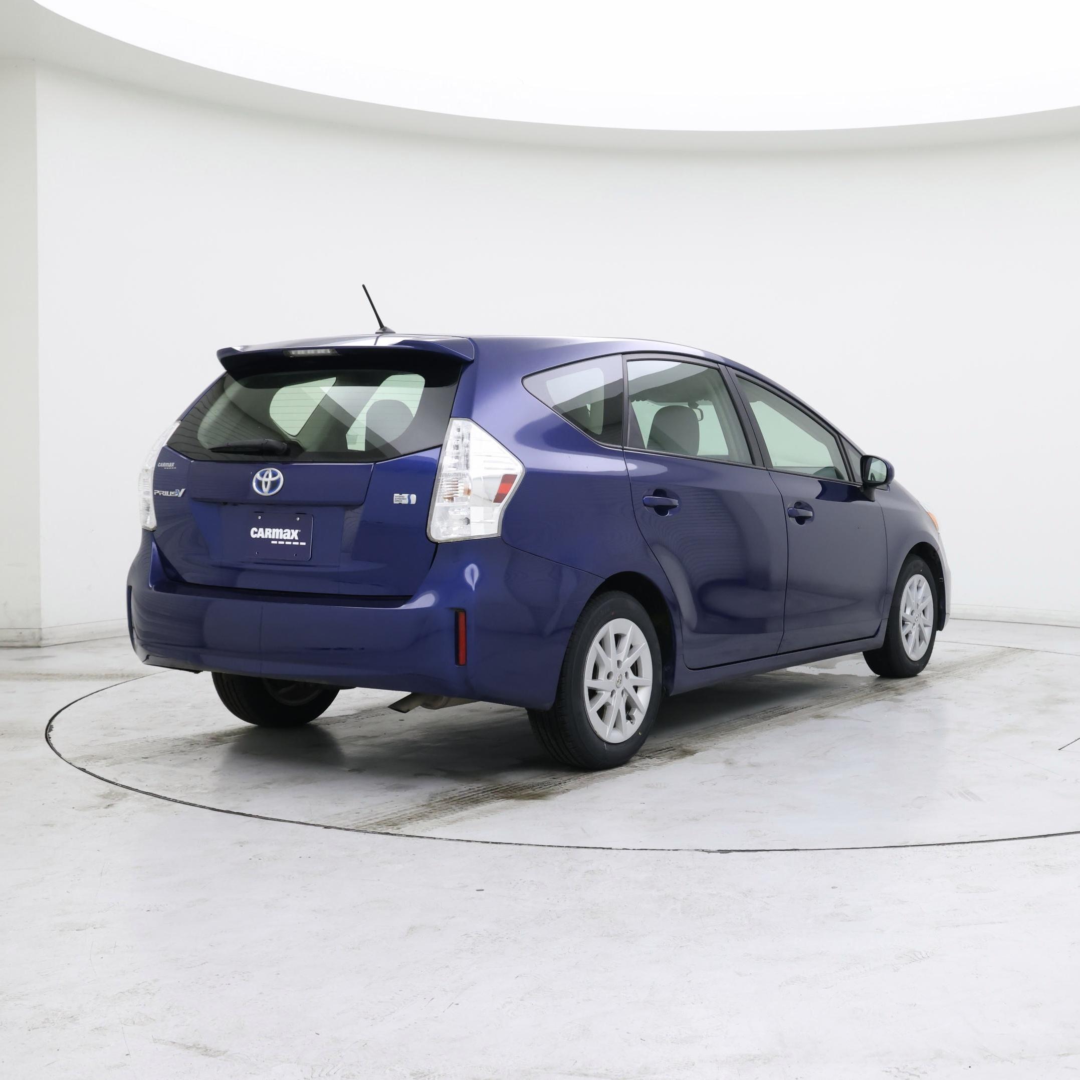 Thumbnail: 2014 Toyota Prius v - 8