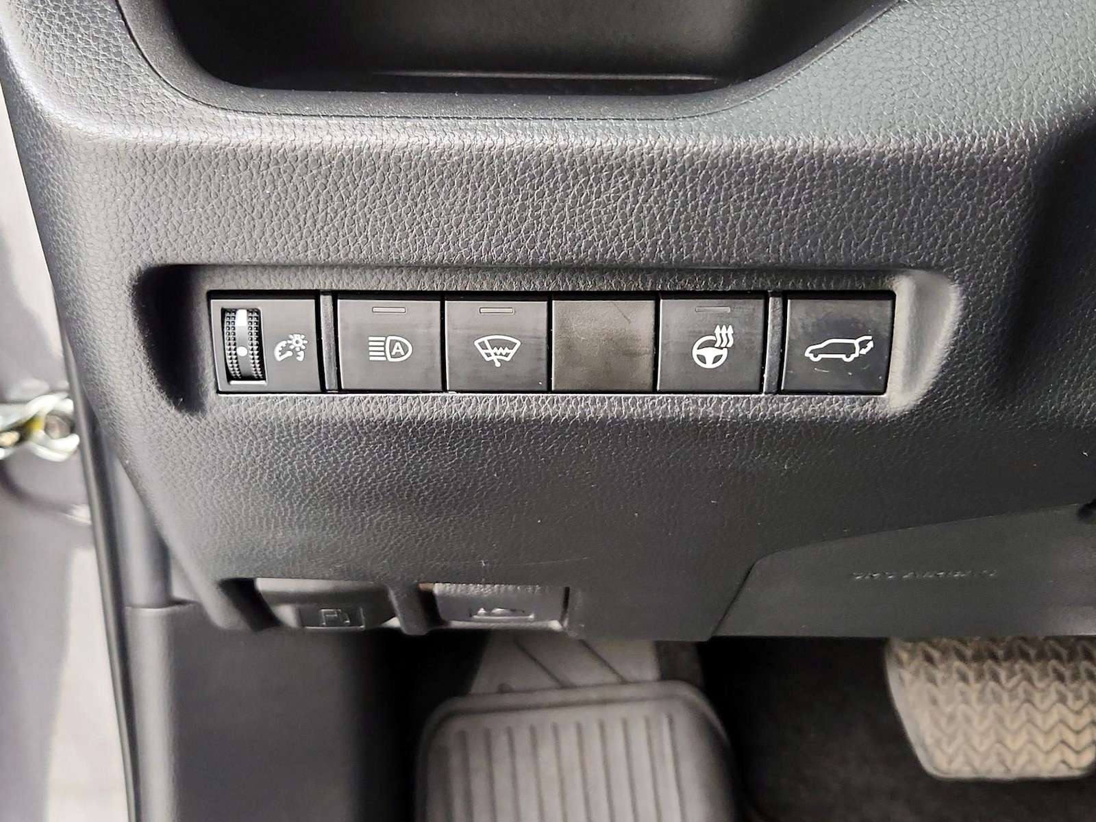 2022 Toyota RAV4 XLE Premium - Photo 14