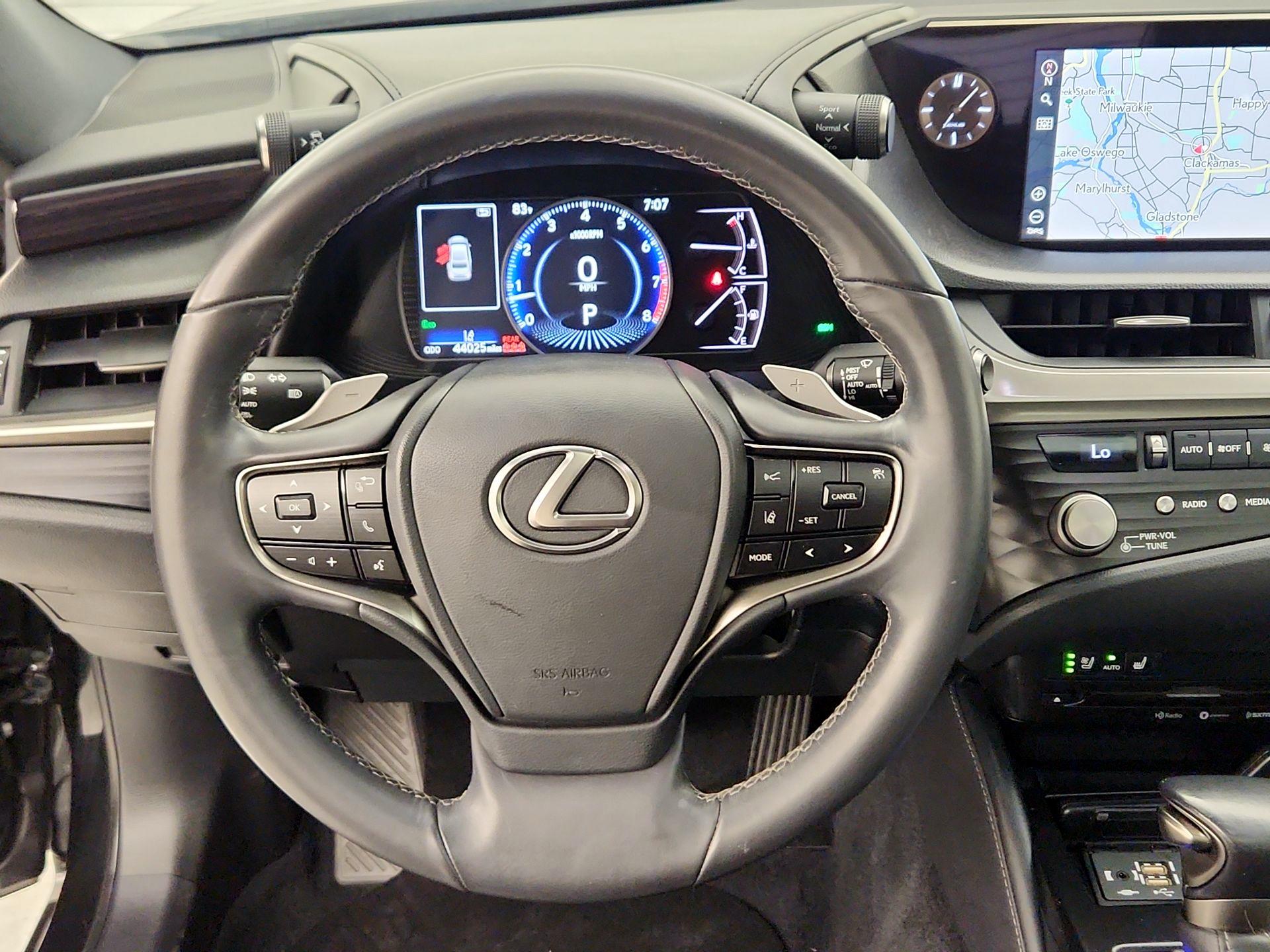 Thumbnail: 2021 Lexus ES - 10