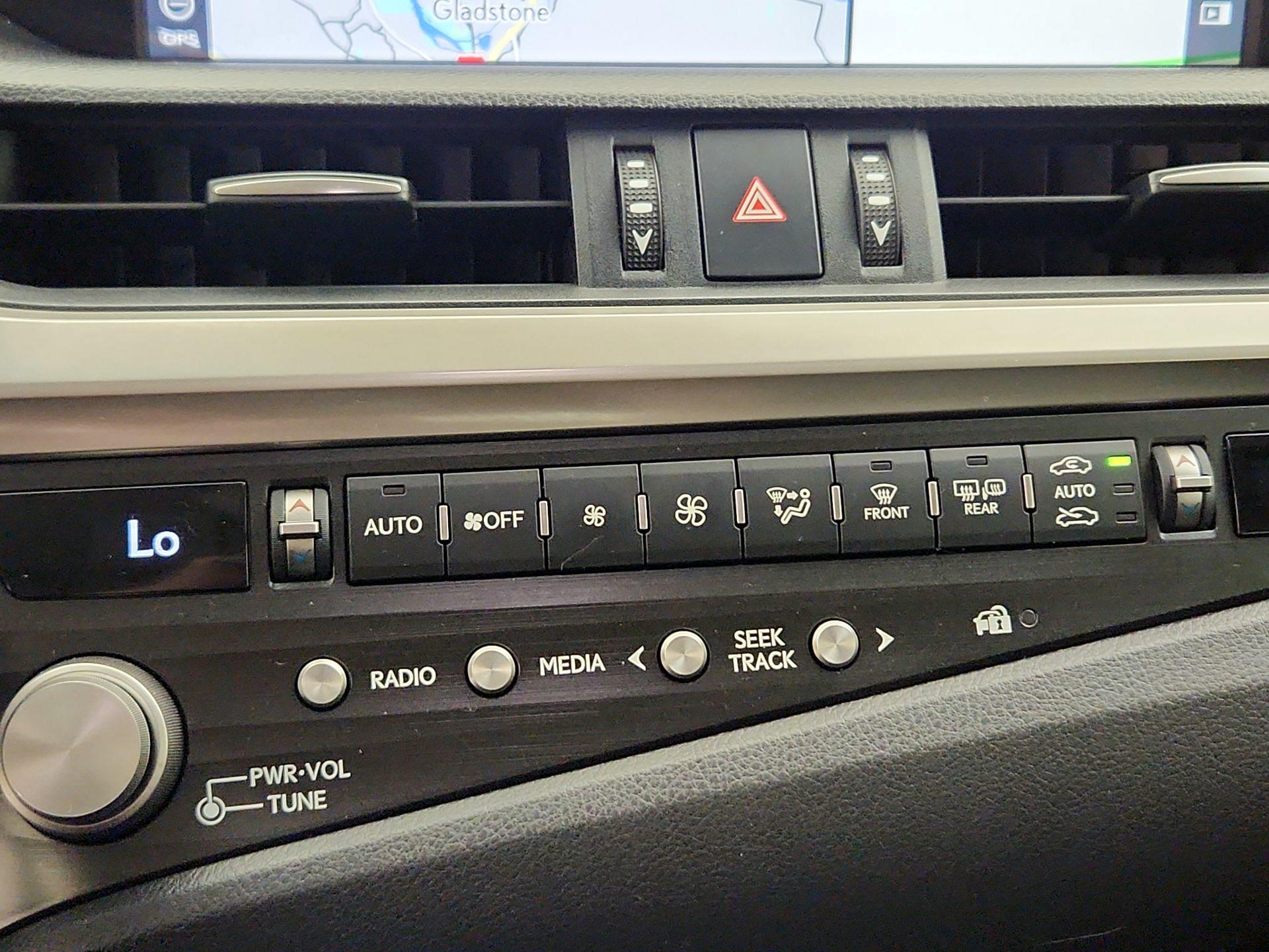 Thumbnail: 2021 Lexus ES - 16