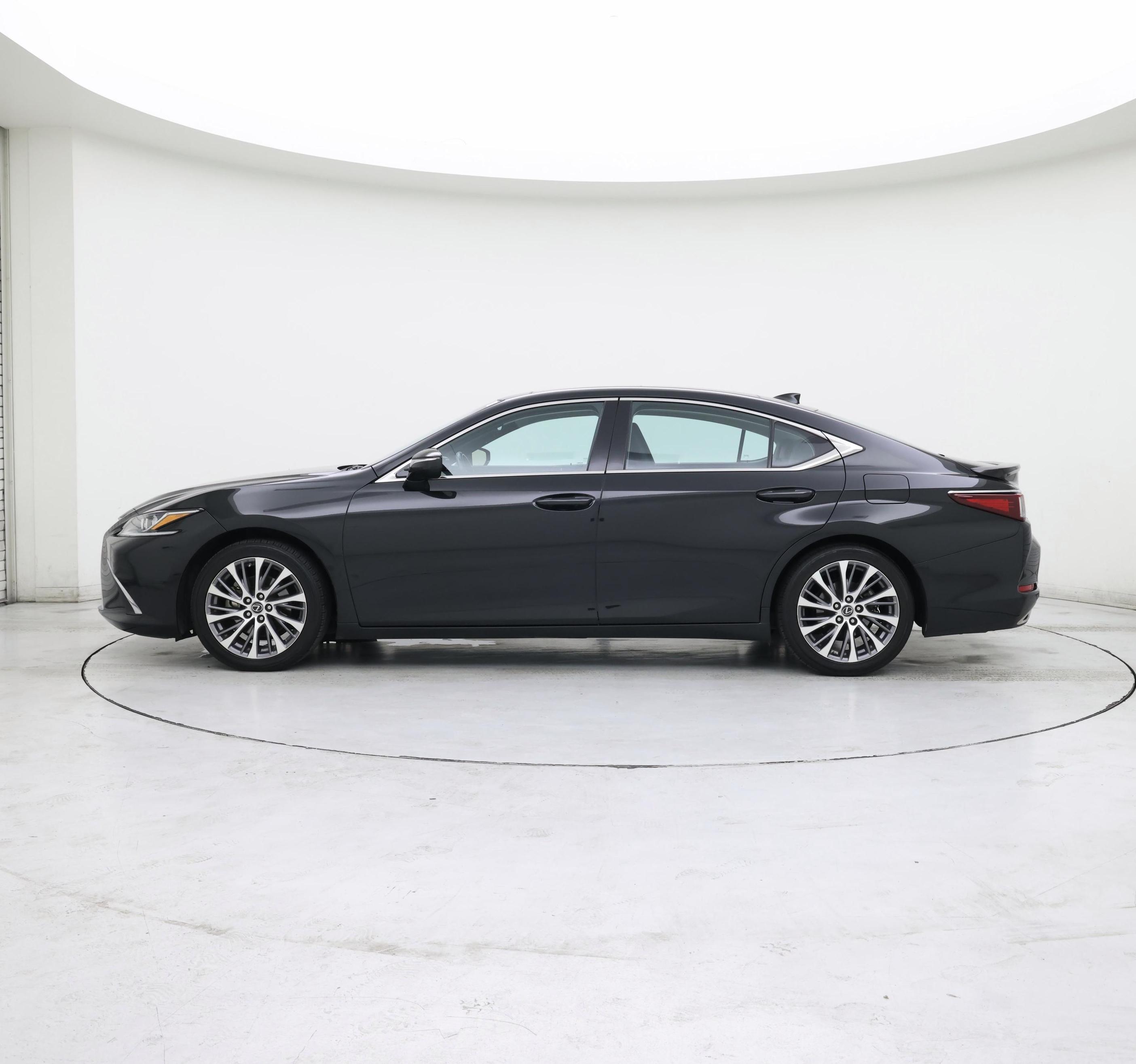 Thumbnail: 2021 Lexus ES - 3