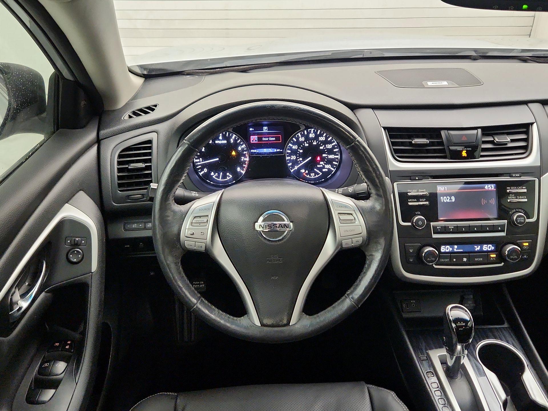 Thumbnail: 2017 Nissan Altima - 10