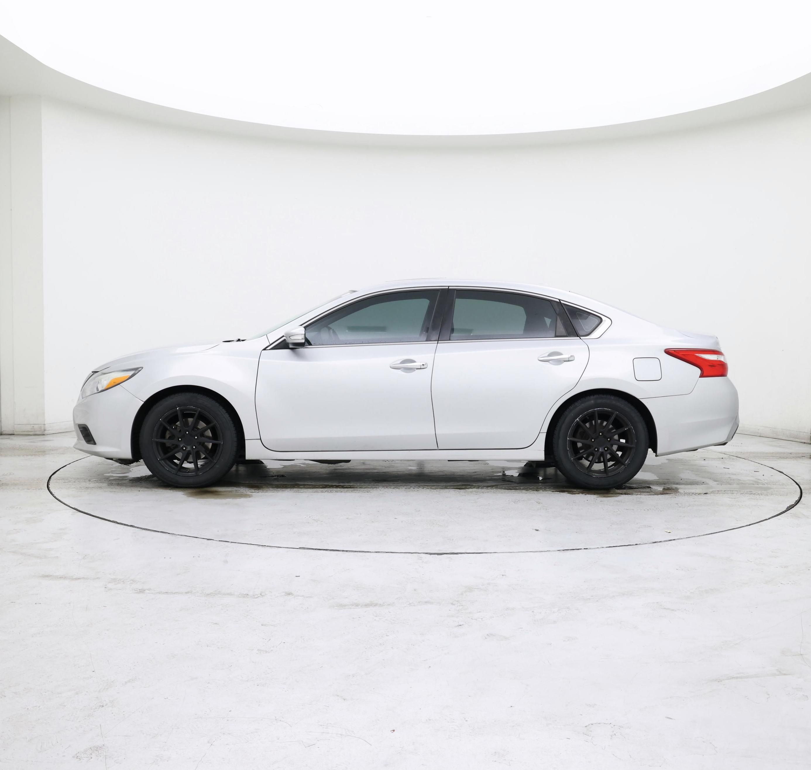Thumbnail: 2017 Nissan Altima - 3
