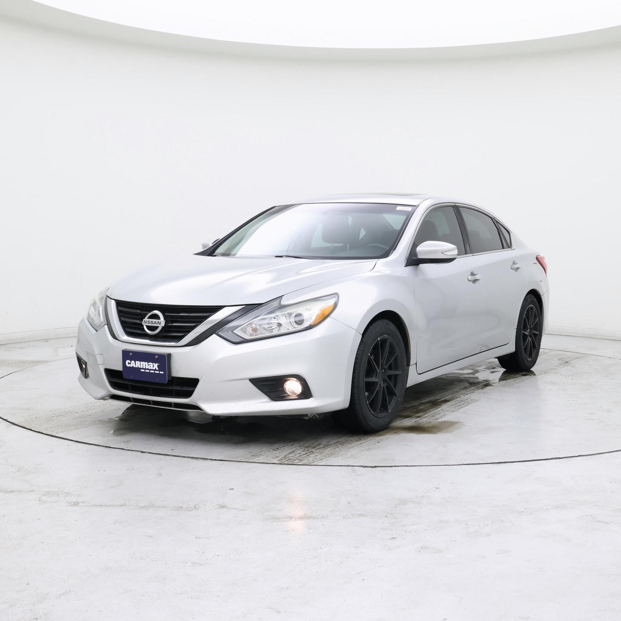 Thumbnail: 2017 Nissan Altima - 4