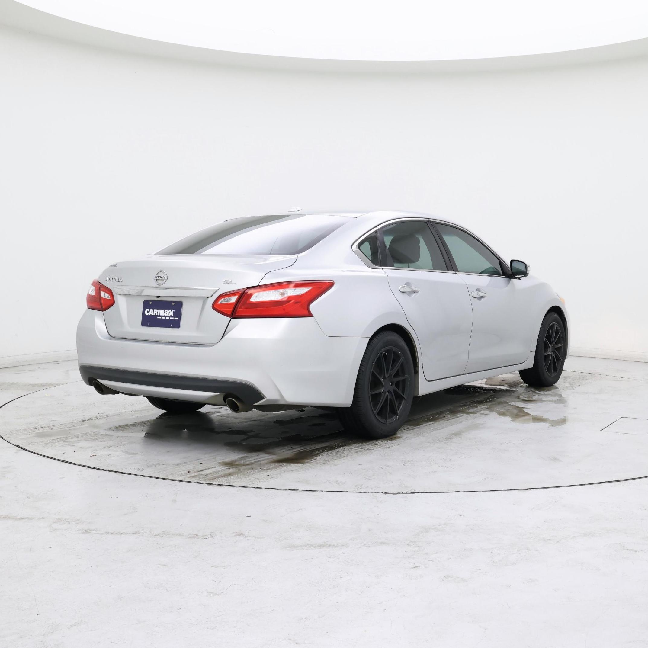 Thumbnail: 2017 Nissan Altima - 8