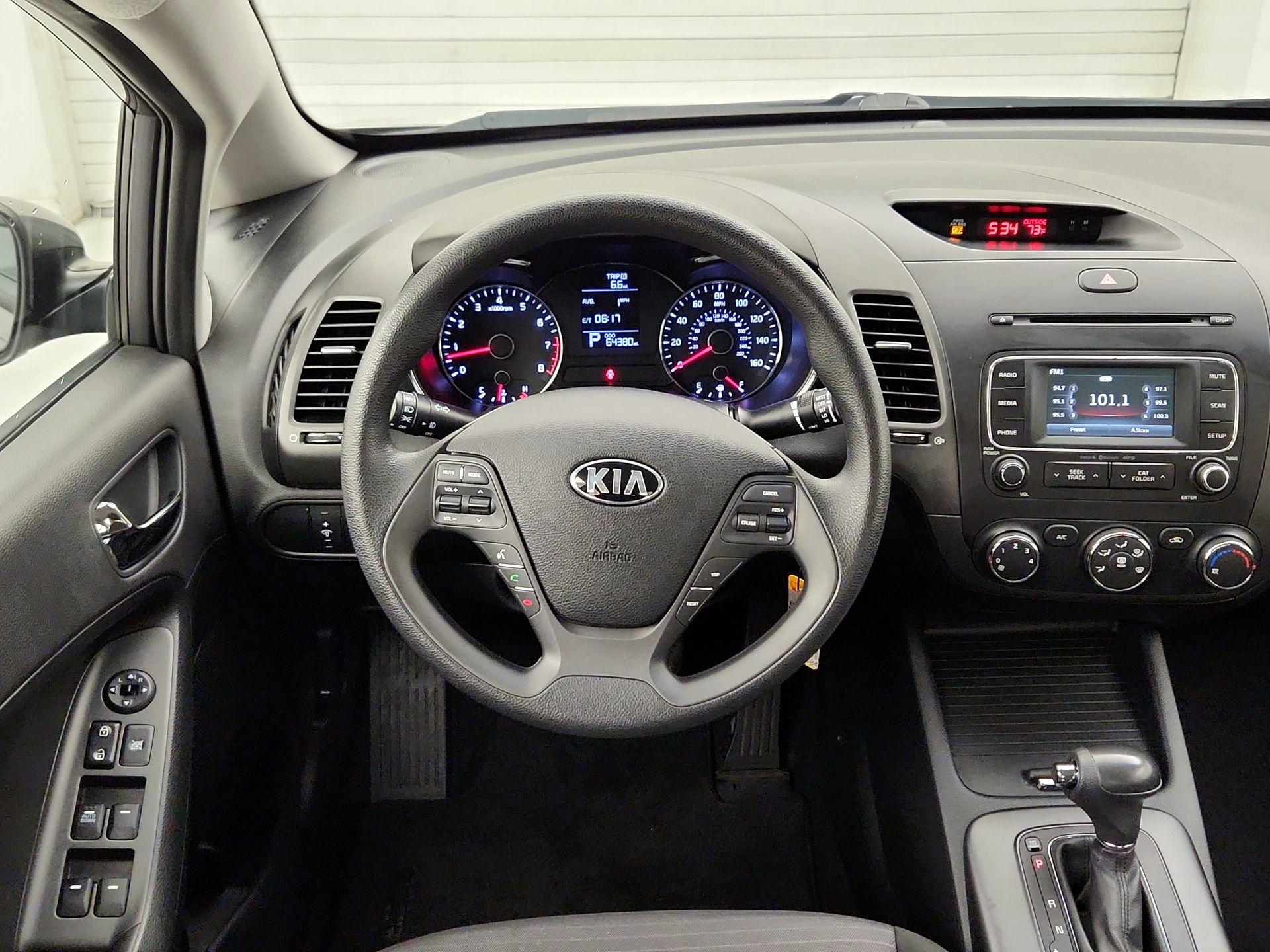 Thumbnail: 2016 Kia Forte - 10