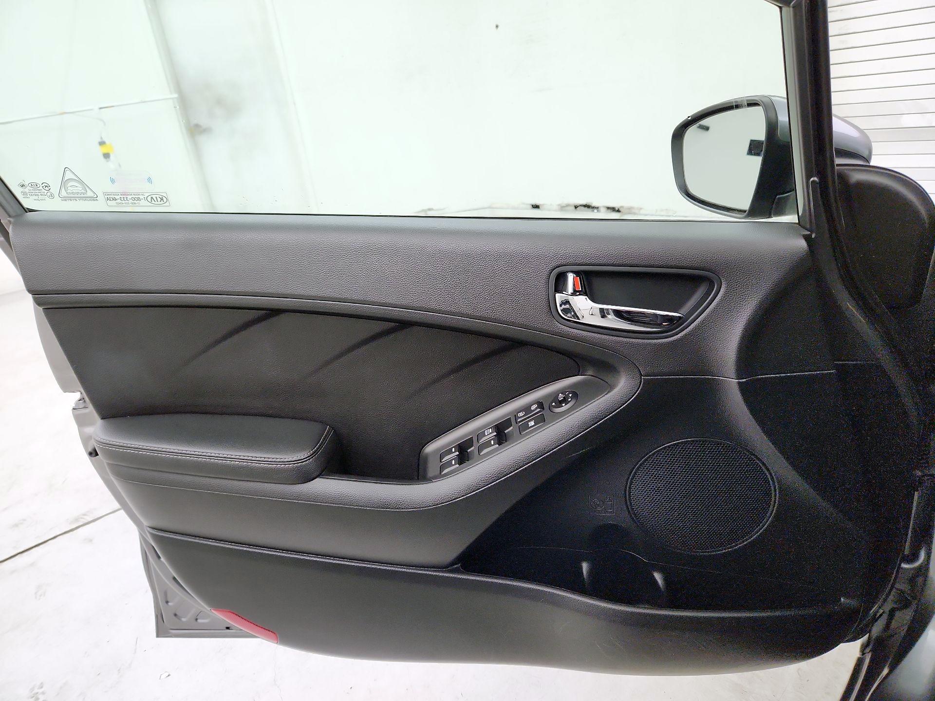 Thumbnail: 2016 Kia Forte - 12