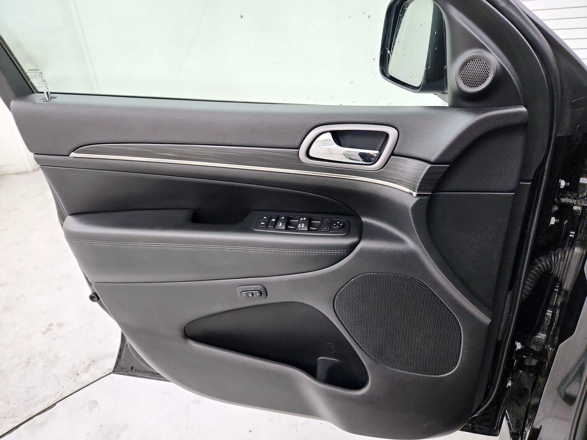 Thumbnail: 2019 Jeep Grand Cherokee - 12
