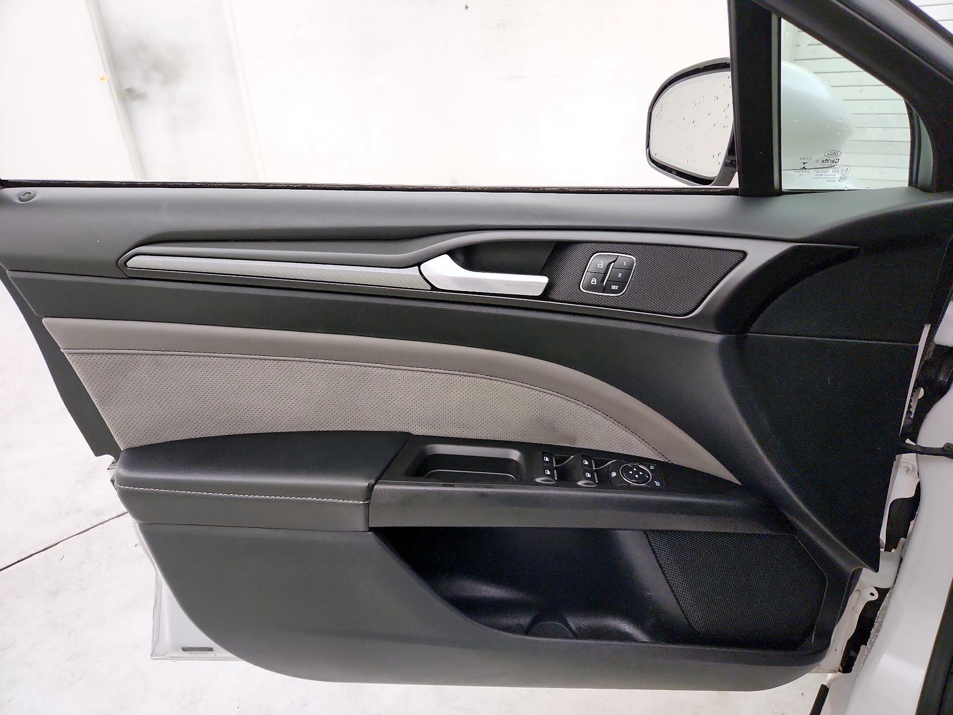 Thumbnail: 2017 Ford Fusion - 12