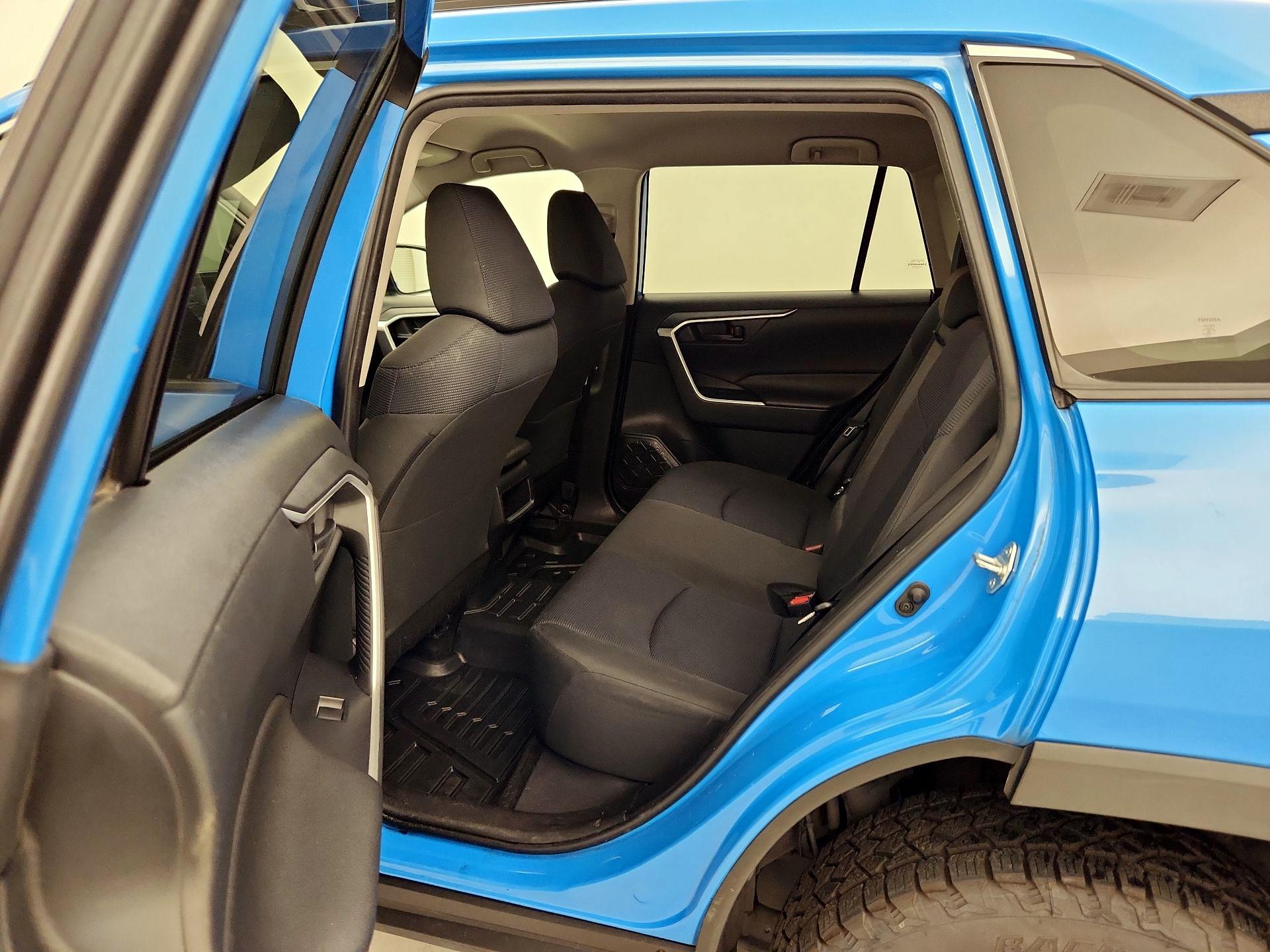 Thumbnail: 2020 Toyota RAV4 - 19