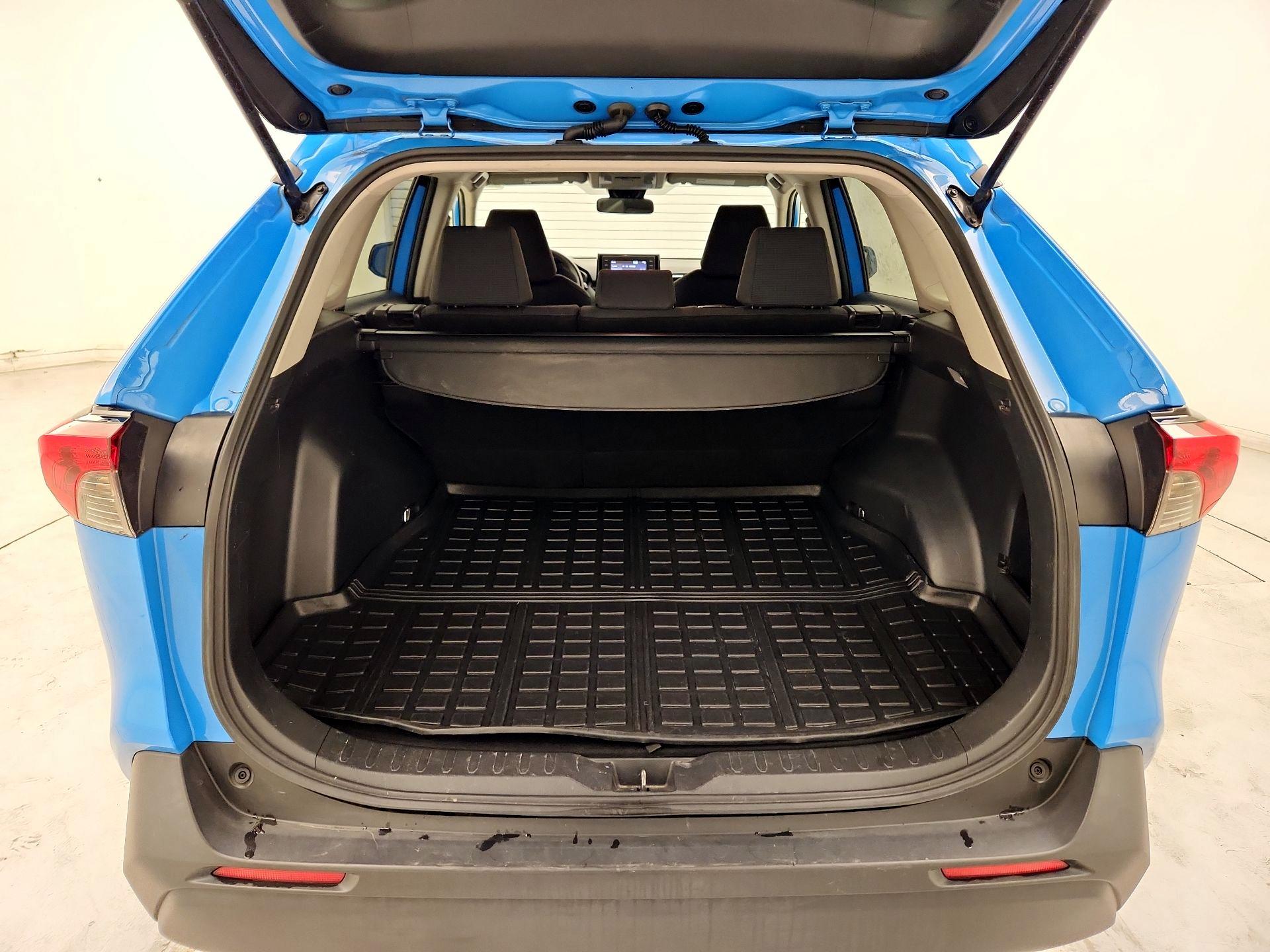 Thumbnail: 2020 Toyota RAV4 - 20