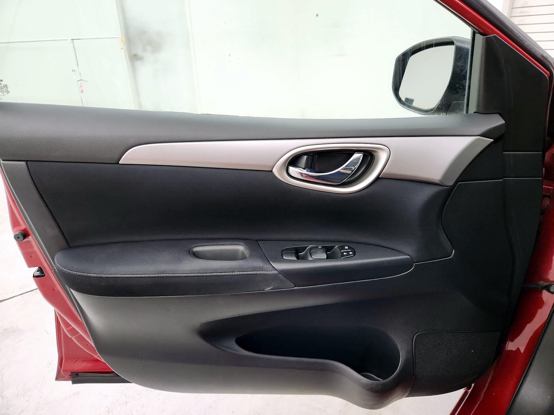Thumbnail: 2014 Nissan Sentra - 12