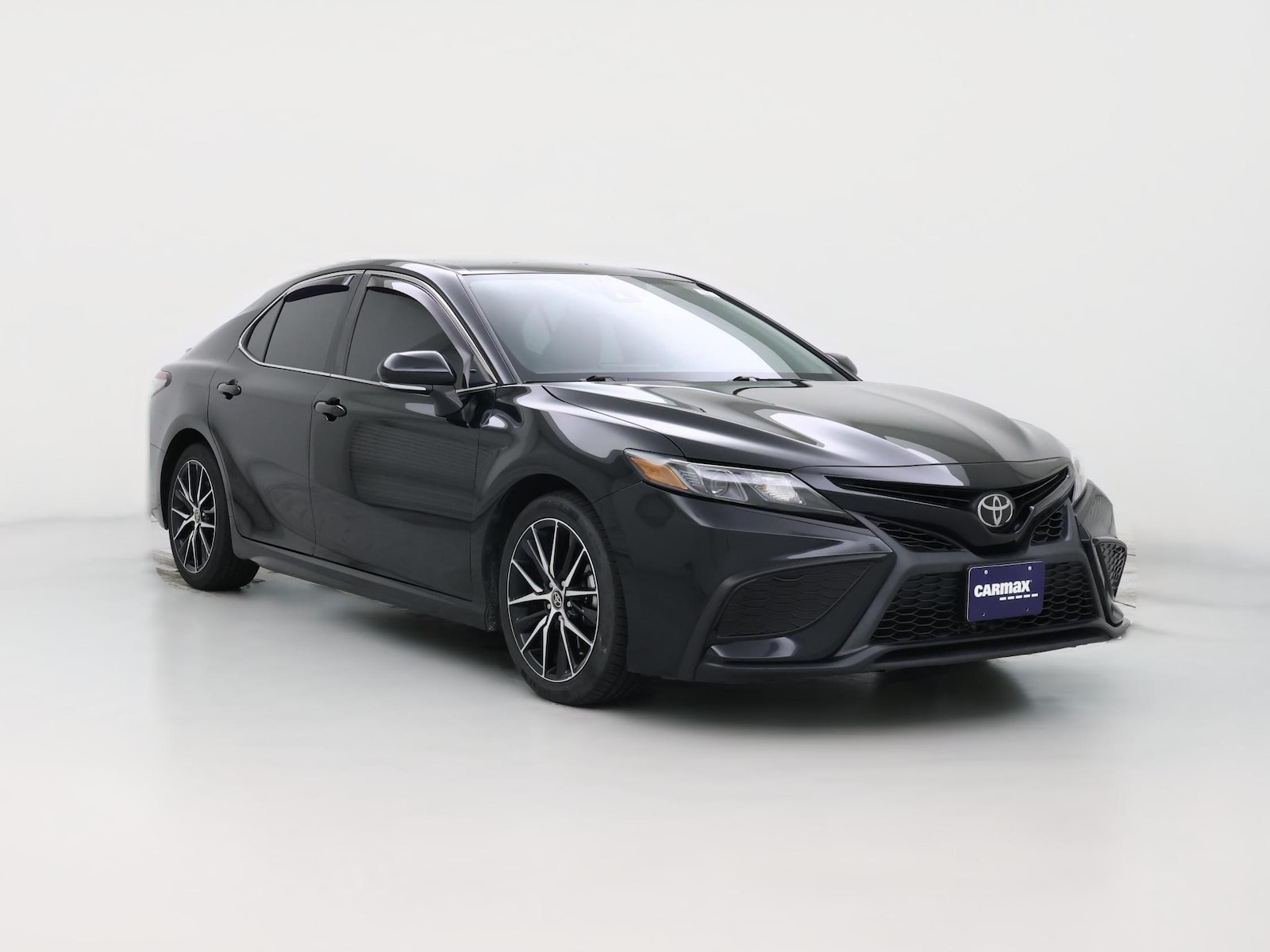2022 Toyota Camry SE - Photo 1