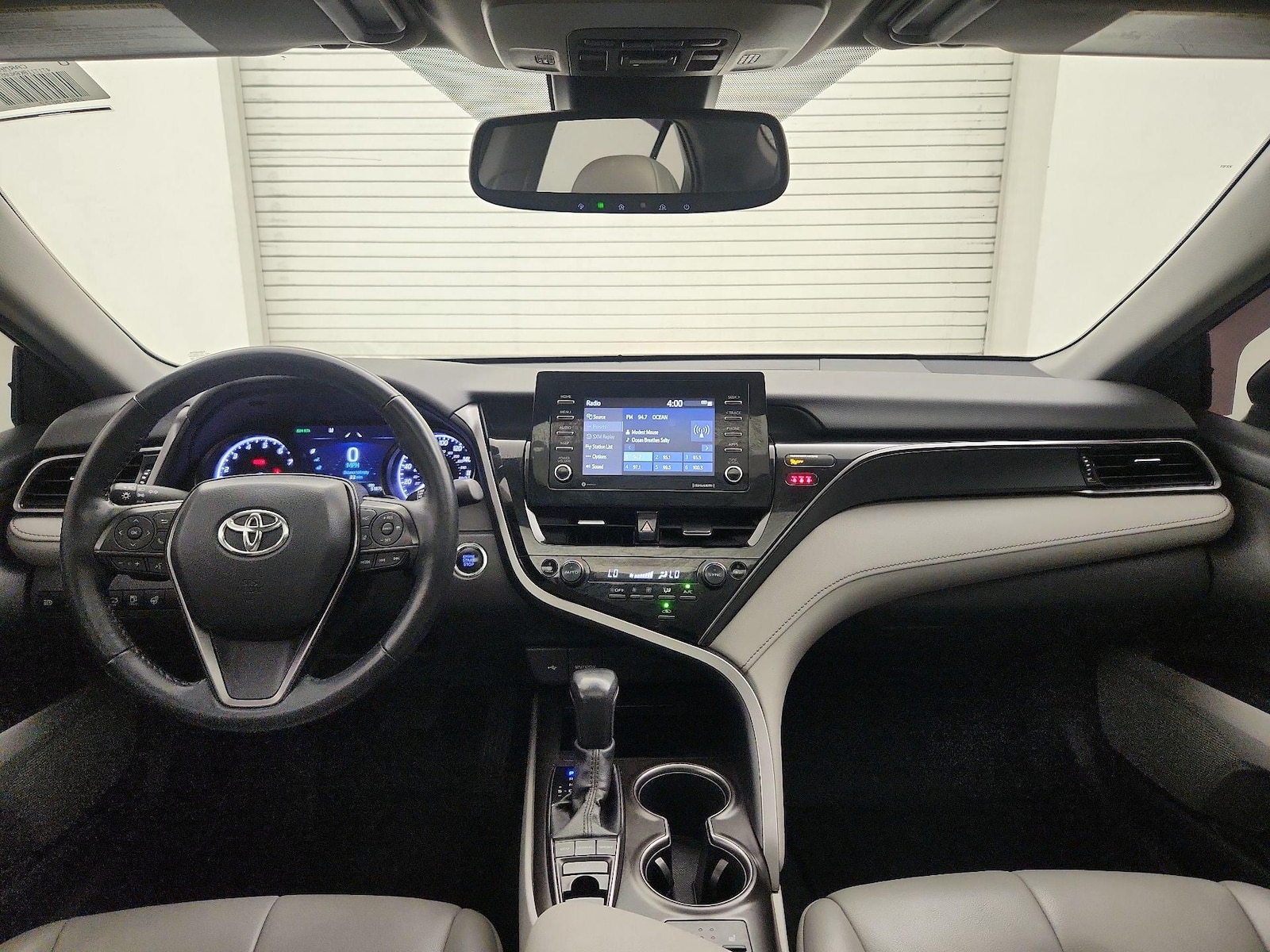 2022 Toyota Camry SE - Photo 10