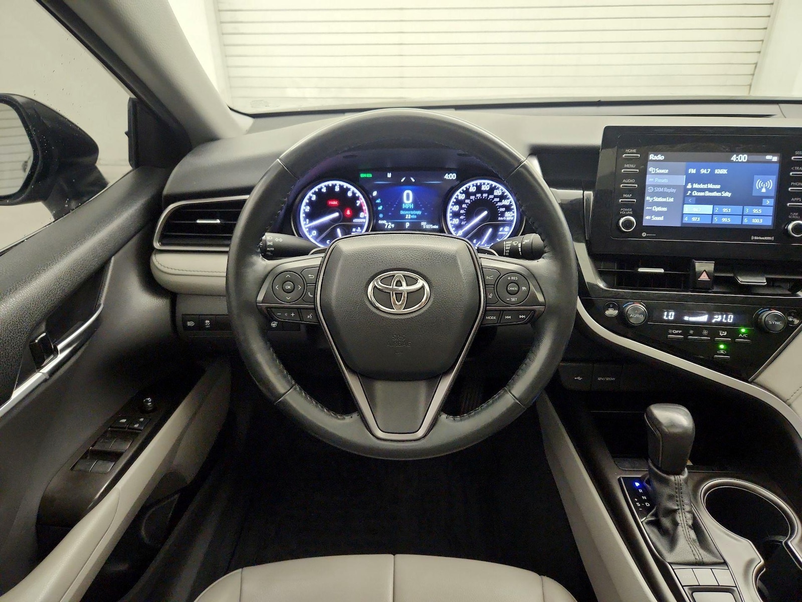 2022 Toyota Camry SE - Photo 11