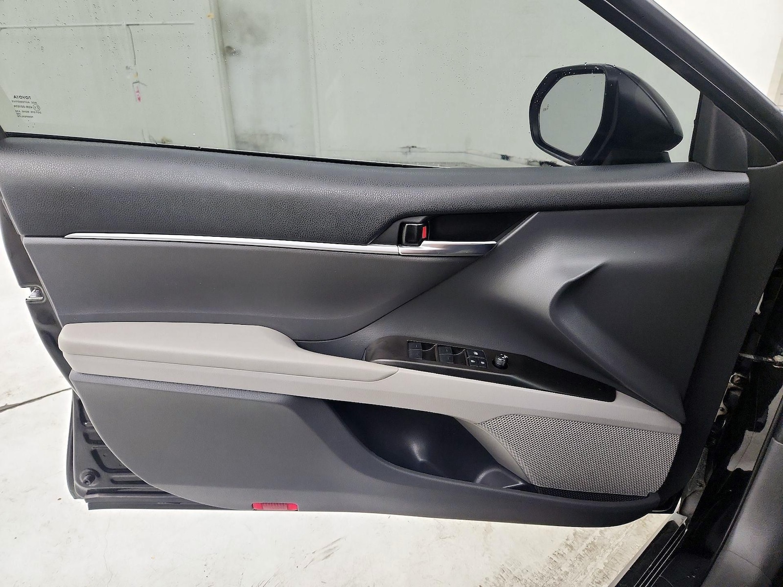 2022 Toyota Camry SE - Photo 13