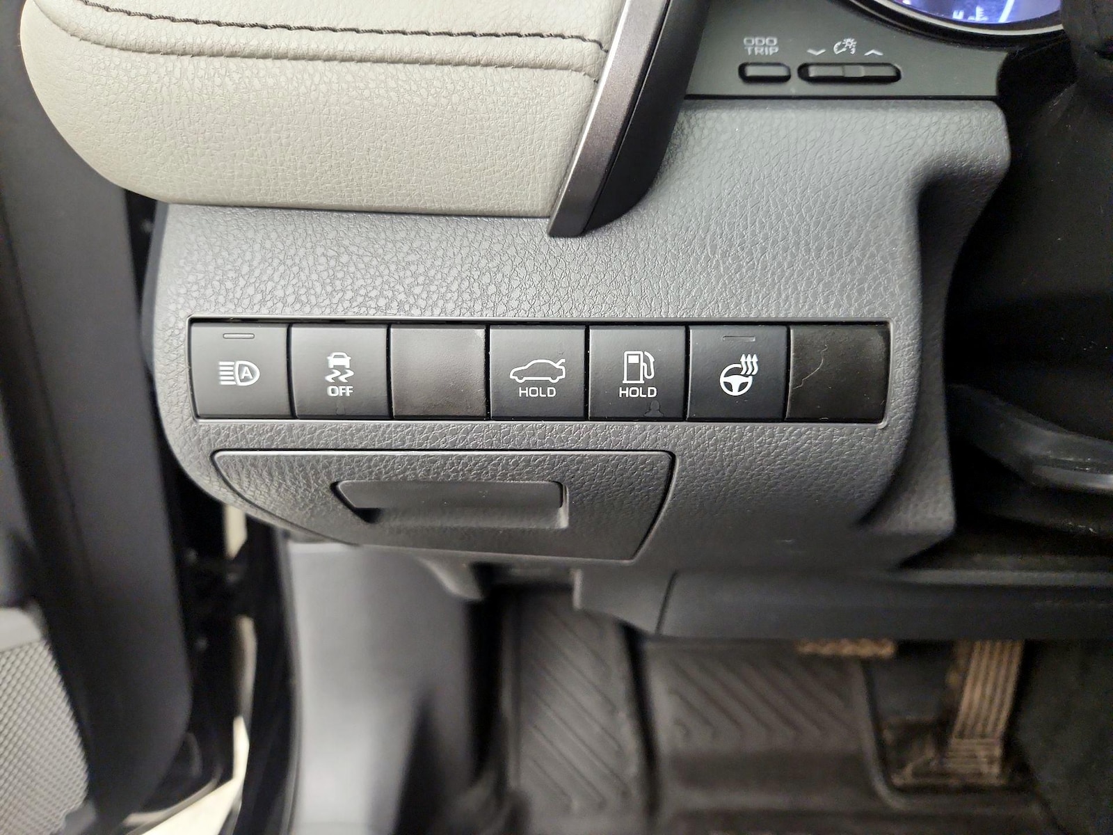 2022 Toyota Camry SE - Photo 14
