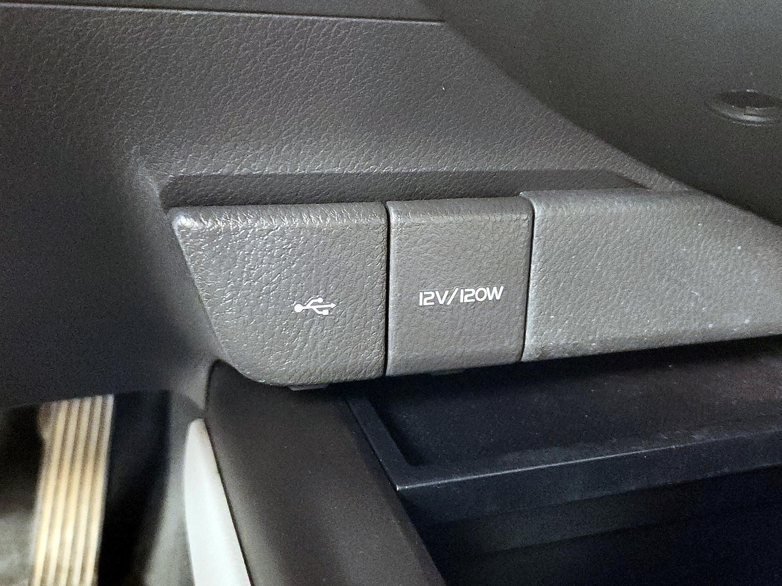 2022 Toyota Camry SE - Photo 19