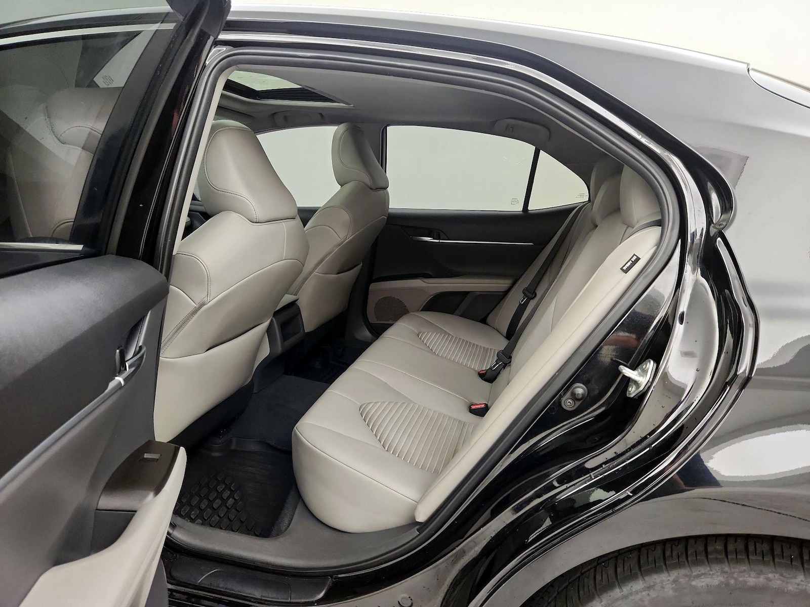 2022 Toyota Camry SE - Photo 21