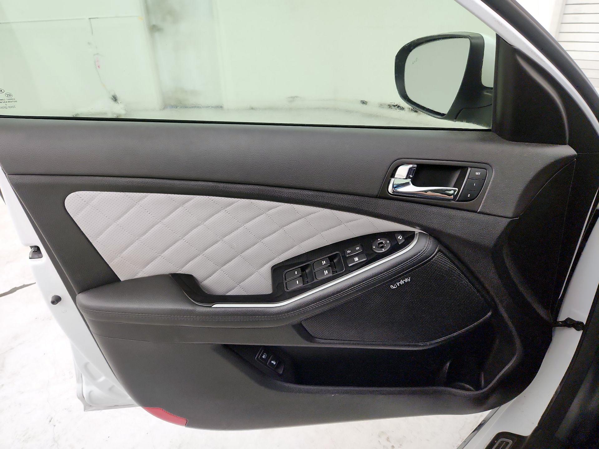 Thumbnail: 2015 Kia Optima - 12