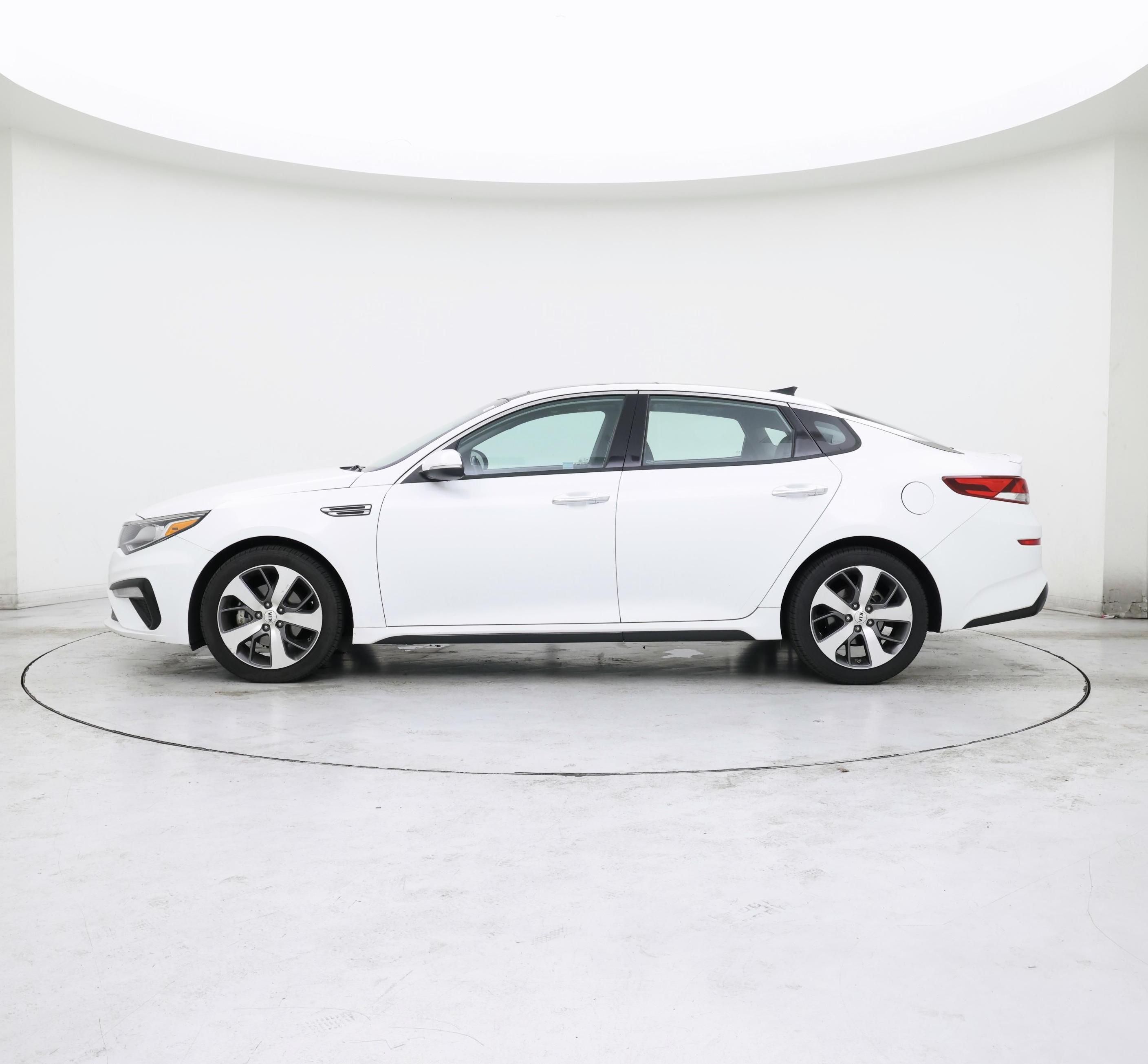 Thumbnail: 2019 Kia Optima - 3