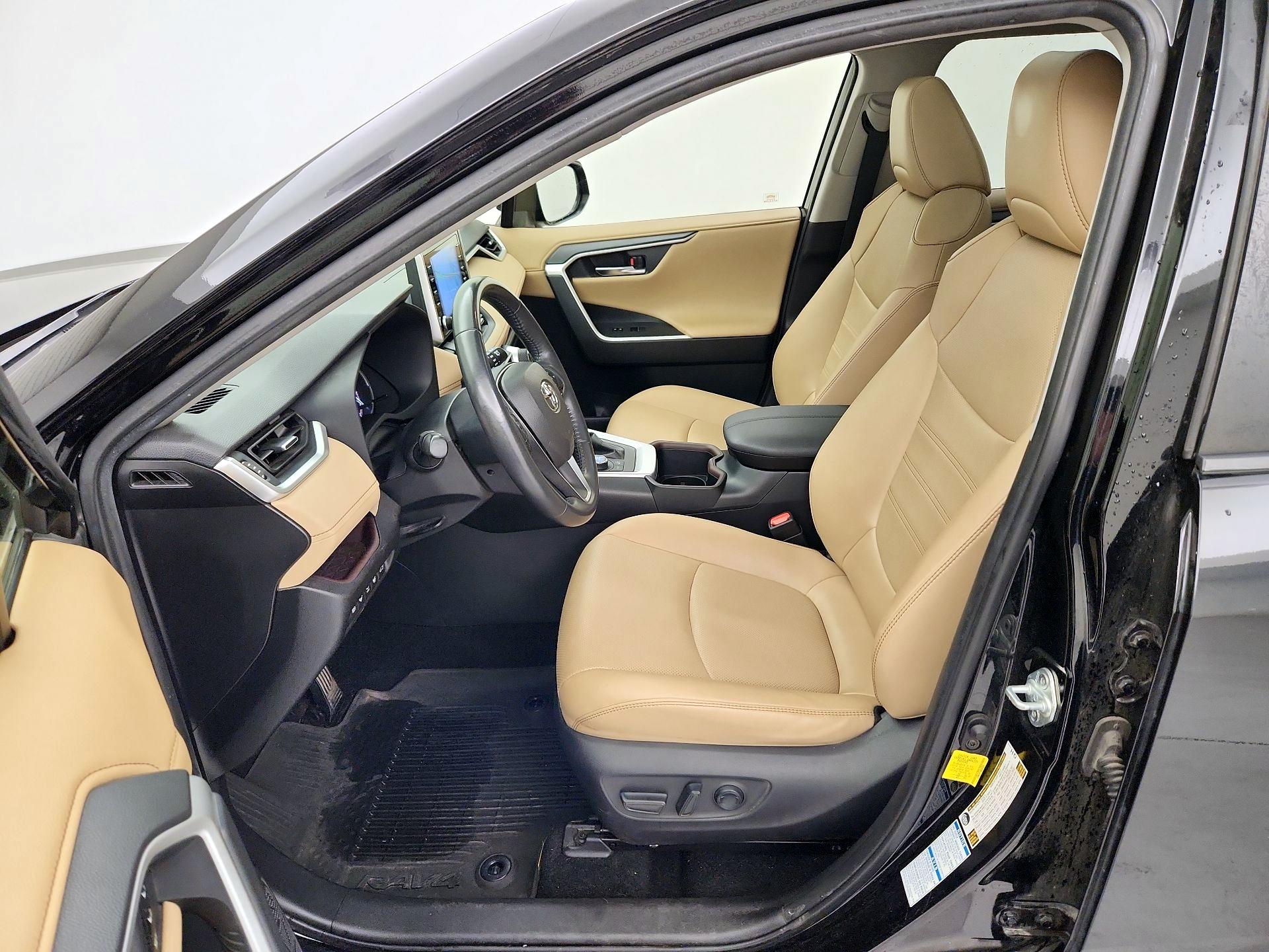 Thumbnail: 2021 Toyota RAV4 - 11