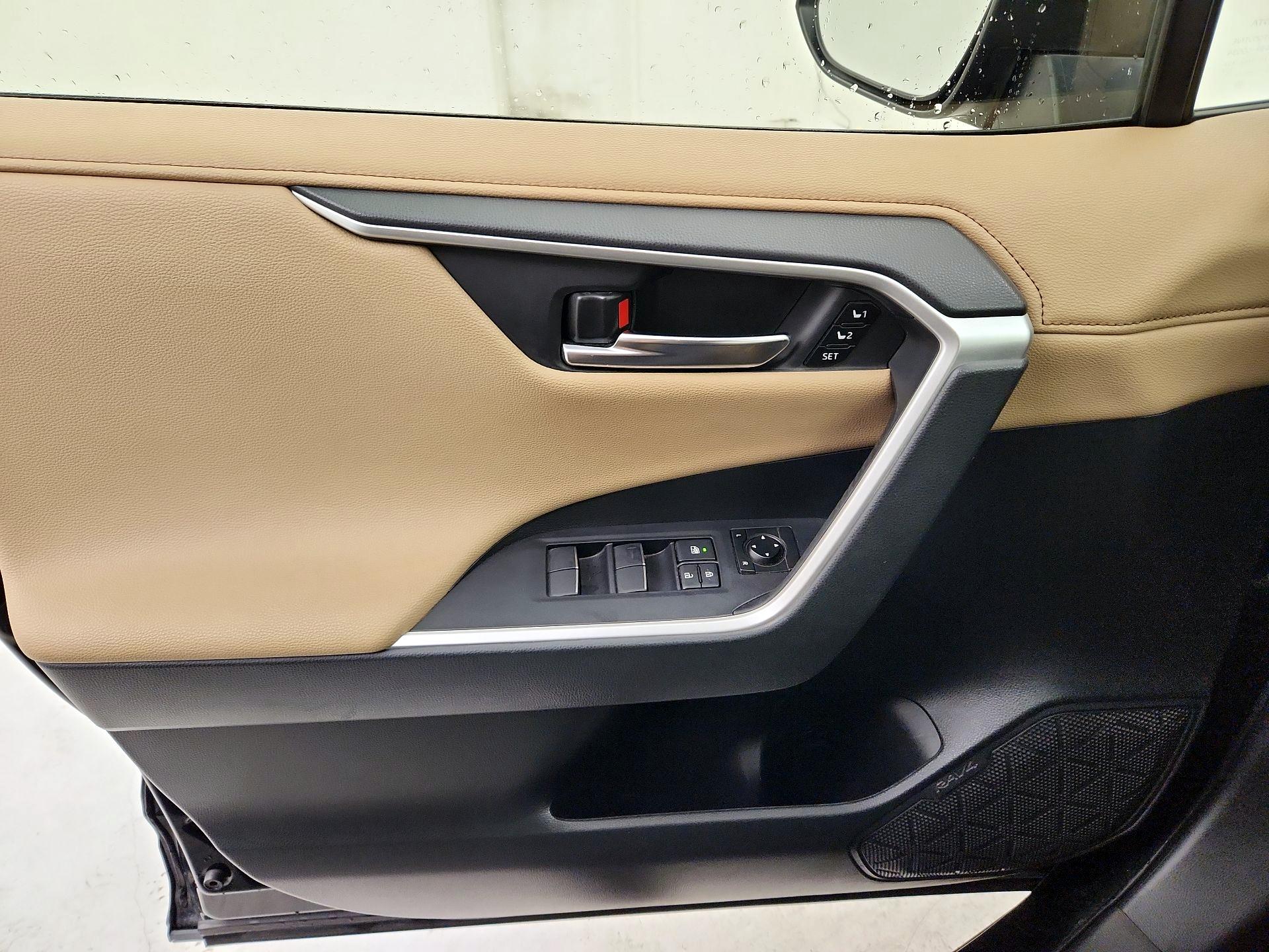 Thumbnail: 2021 Toyota RAV4 - 12