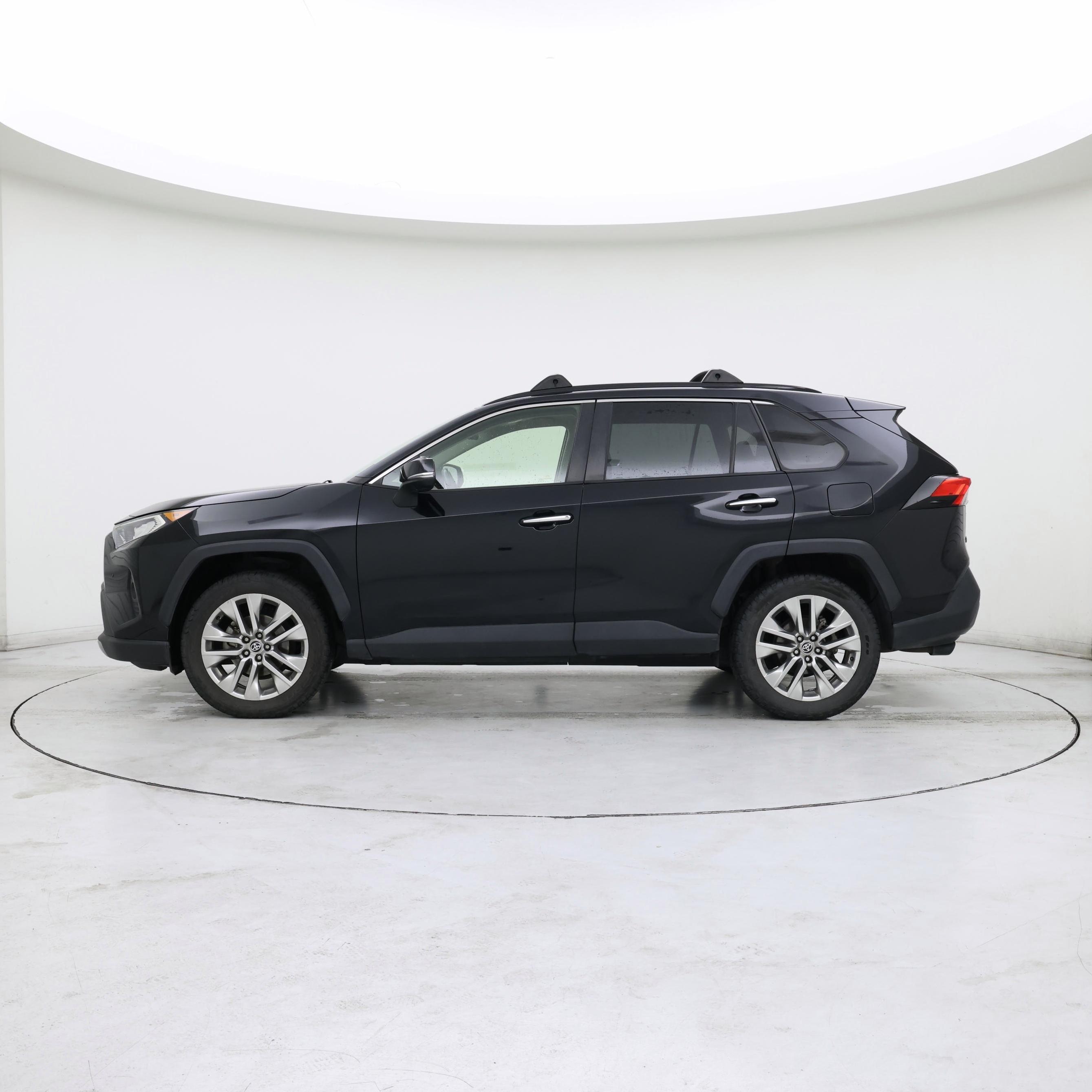 Thumbnail: 2021 Toyota RAV4 - 3