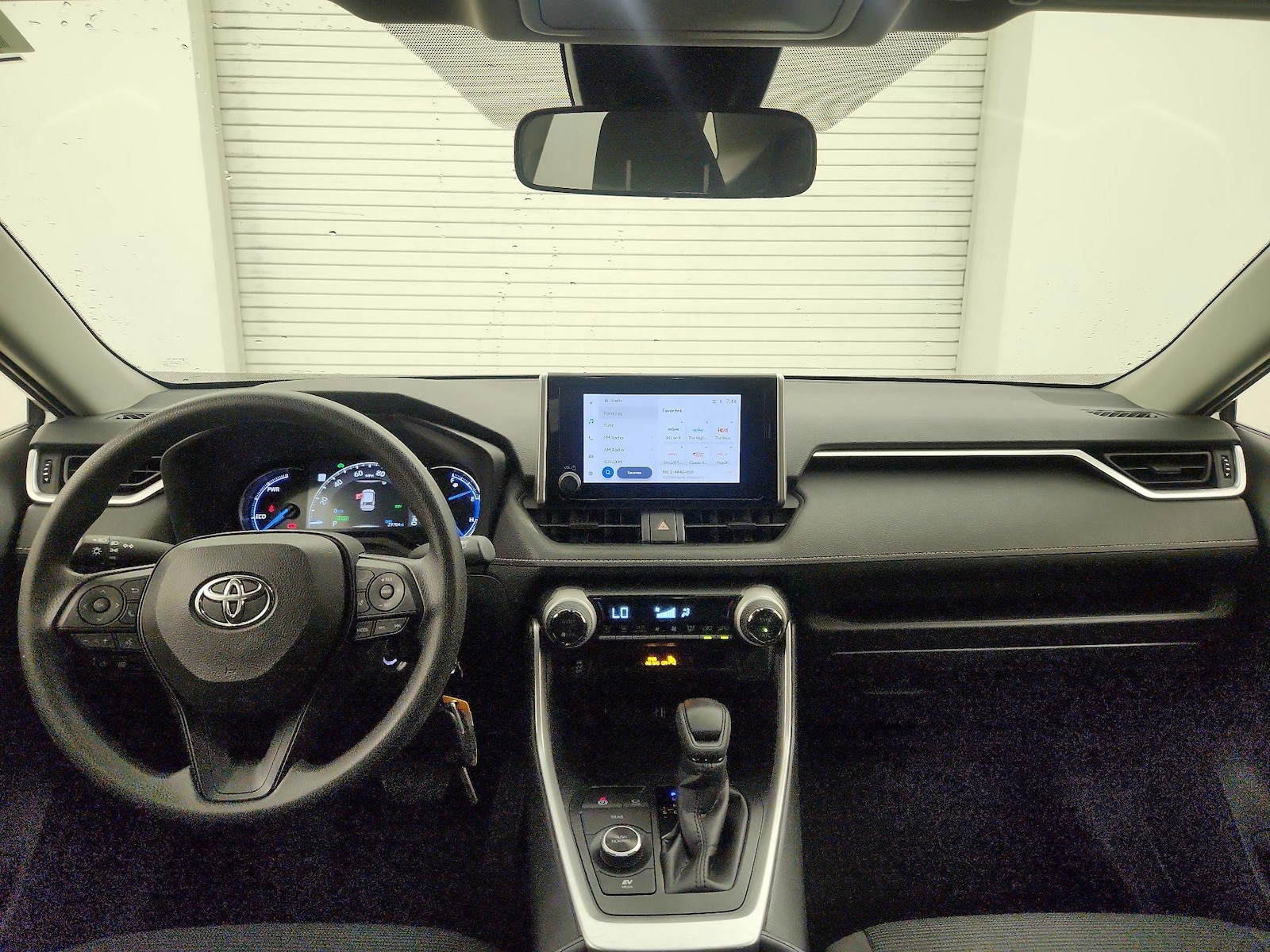 2024 Toyota RAV4 LE - Photo 10
