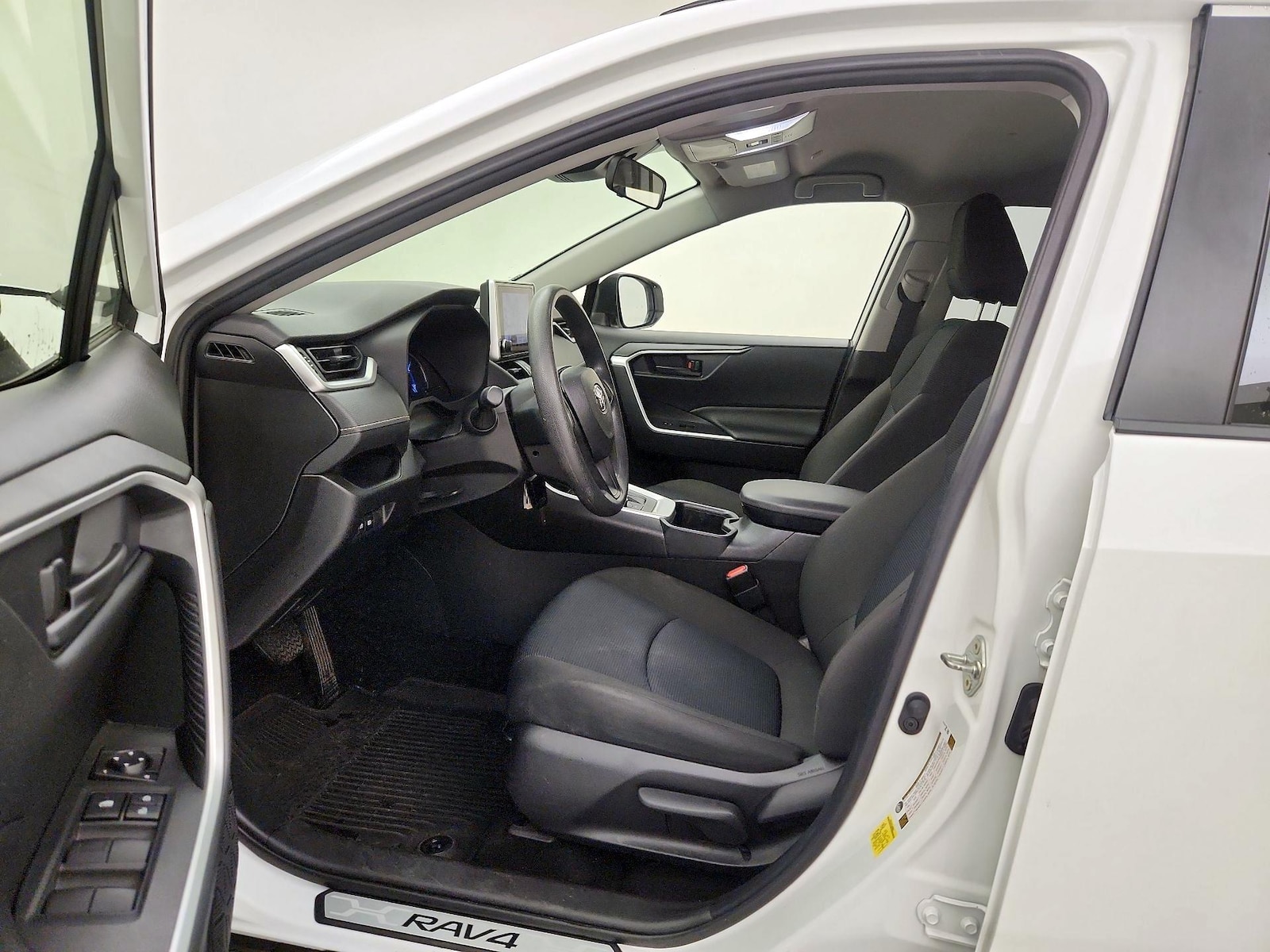 2024 Toyota RAV4 LE - Photo 12