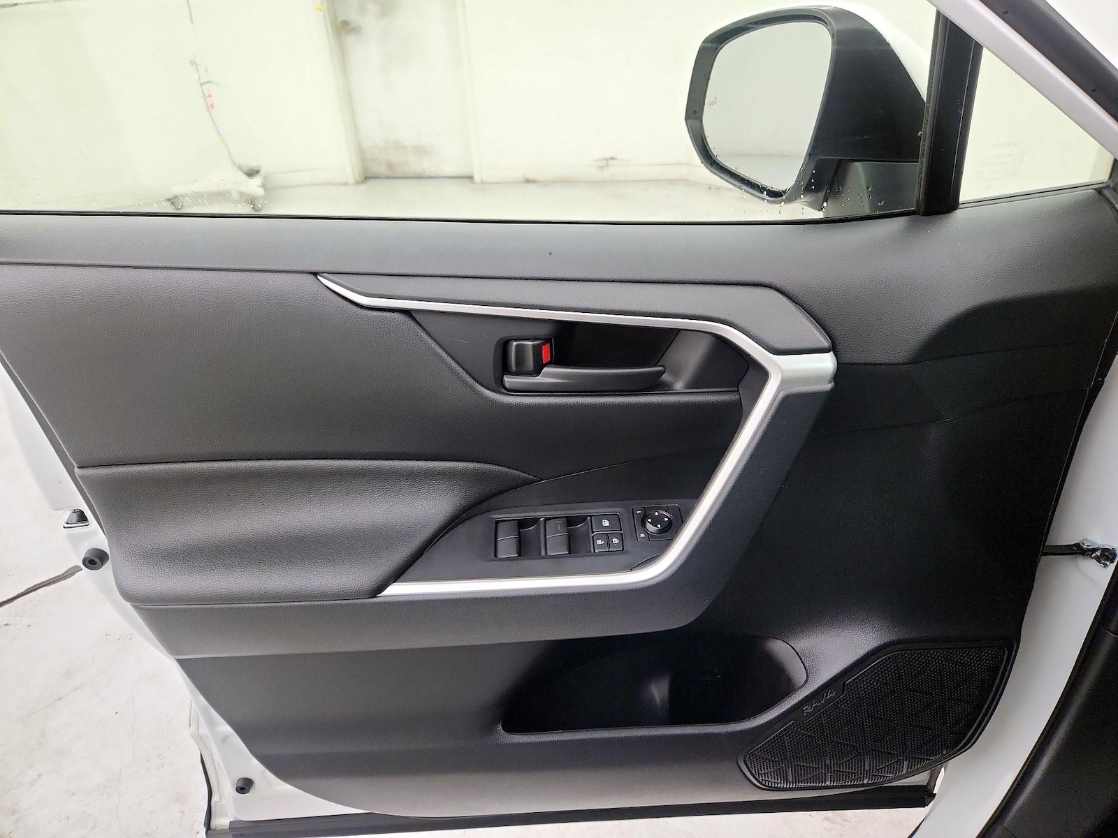 2024 Toyota RAV4 LE - Photo 13