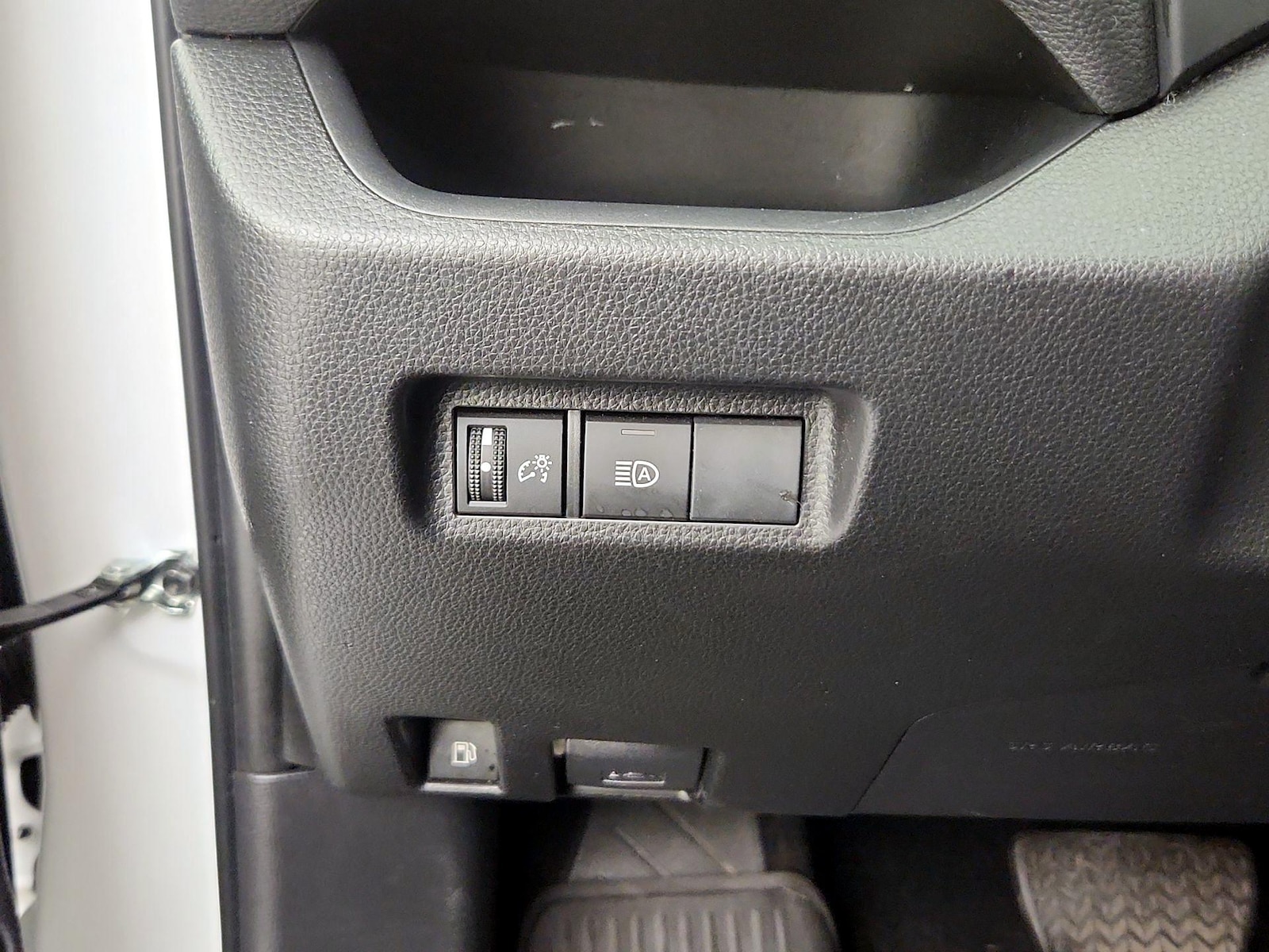 2024 Toyota RAV4 LE - Photo 14