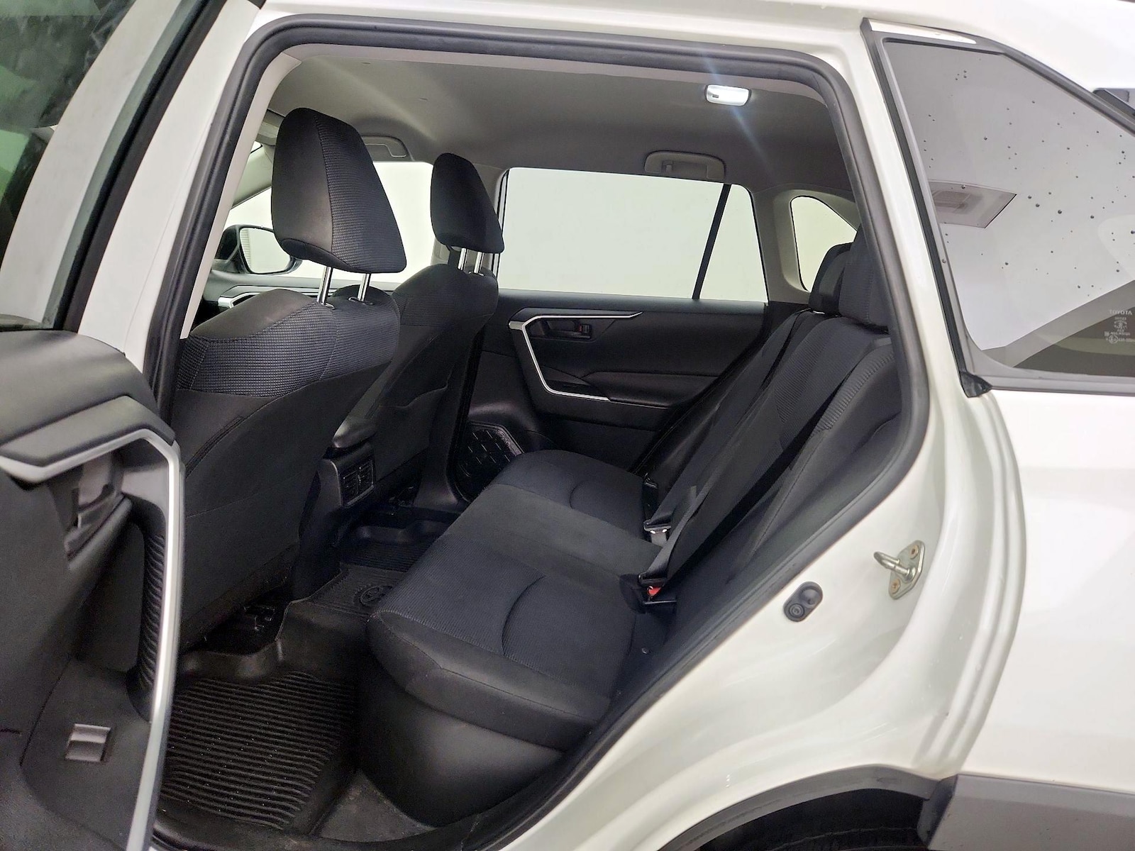 2024 Toyota RAV4 LE - Photo 20