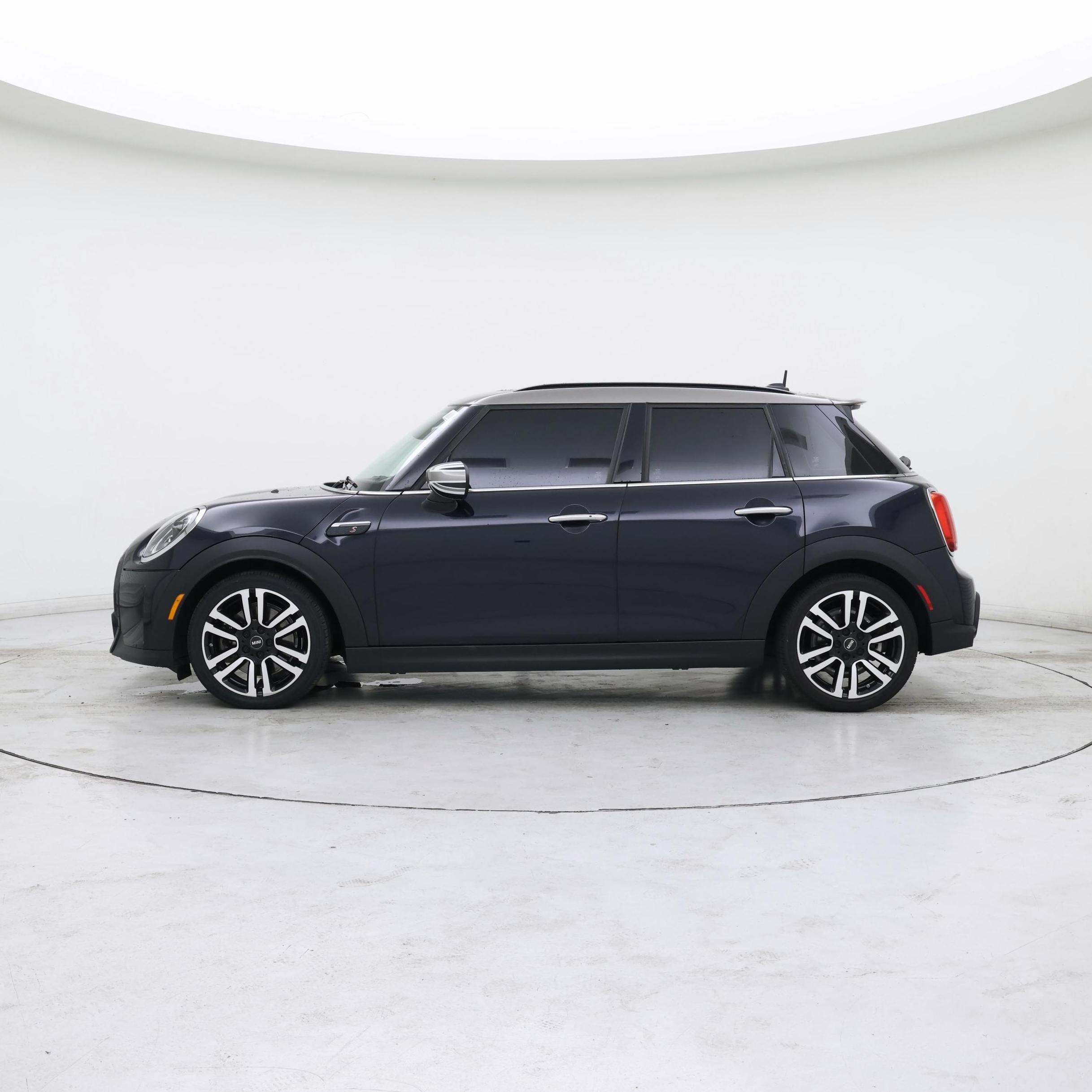 Thumbnail: 2022 MINI Cooper Hardtop - 3