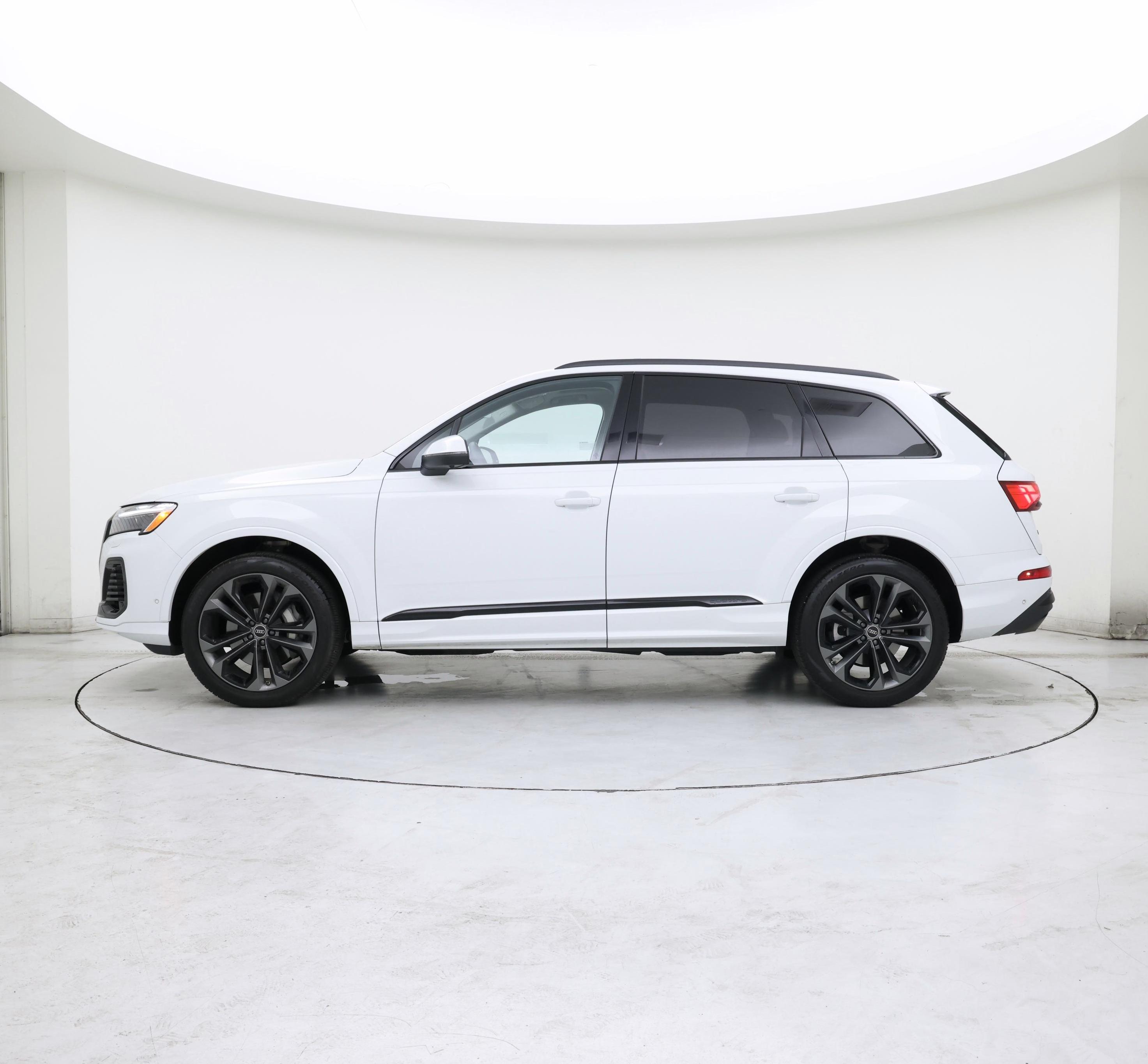 Thumbnail: 2025 Audi Q7 - 3