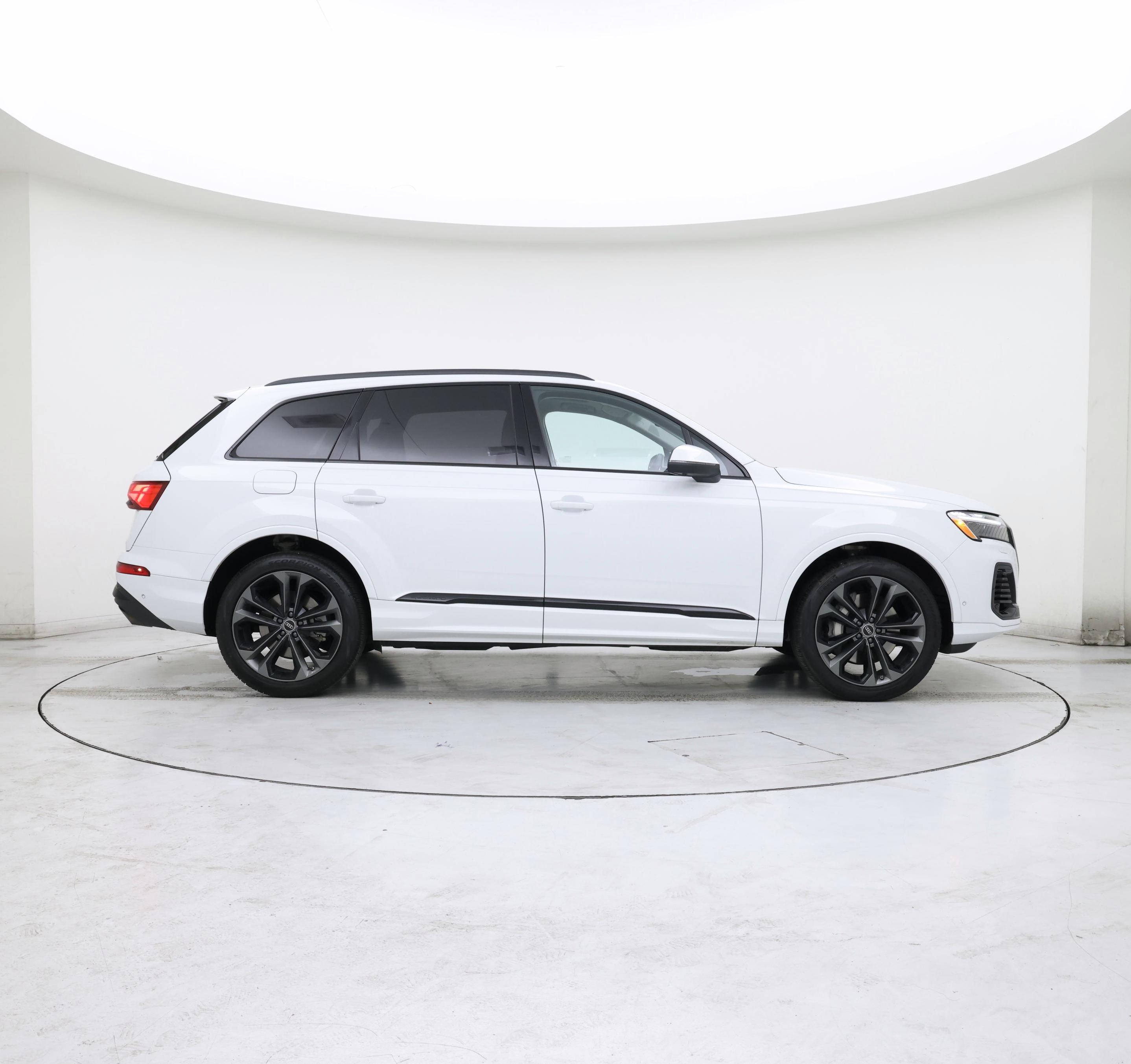 Thumbnail: 2025 Audi Q7 - 7