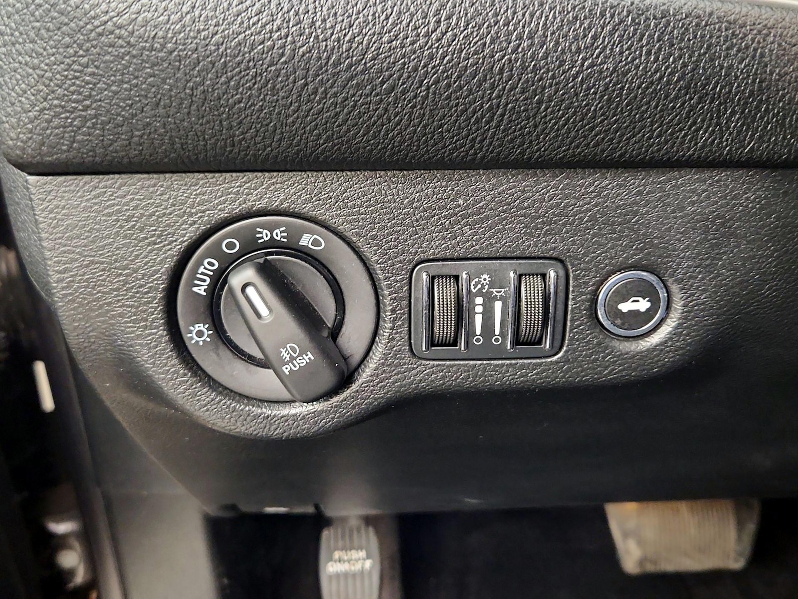 2016 Dodge Challenger SXT - Photo 14