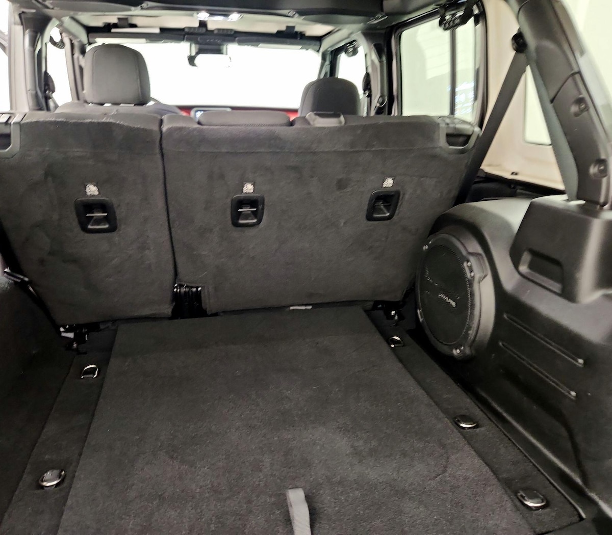 Trunk/Cargo (Seats Up)
