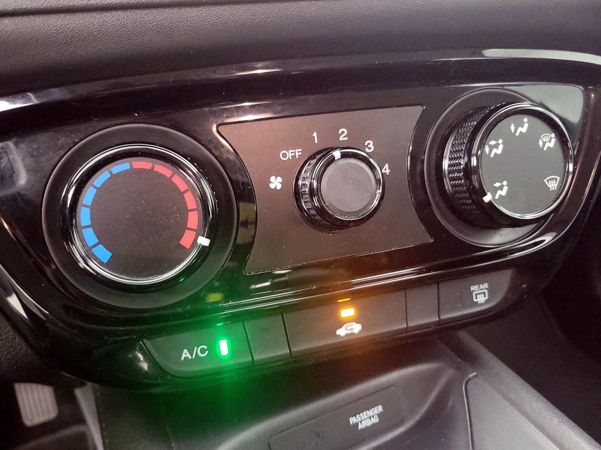 Thumbnail: 2018 Honda HR-V - 16