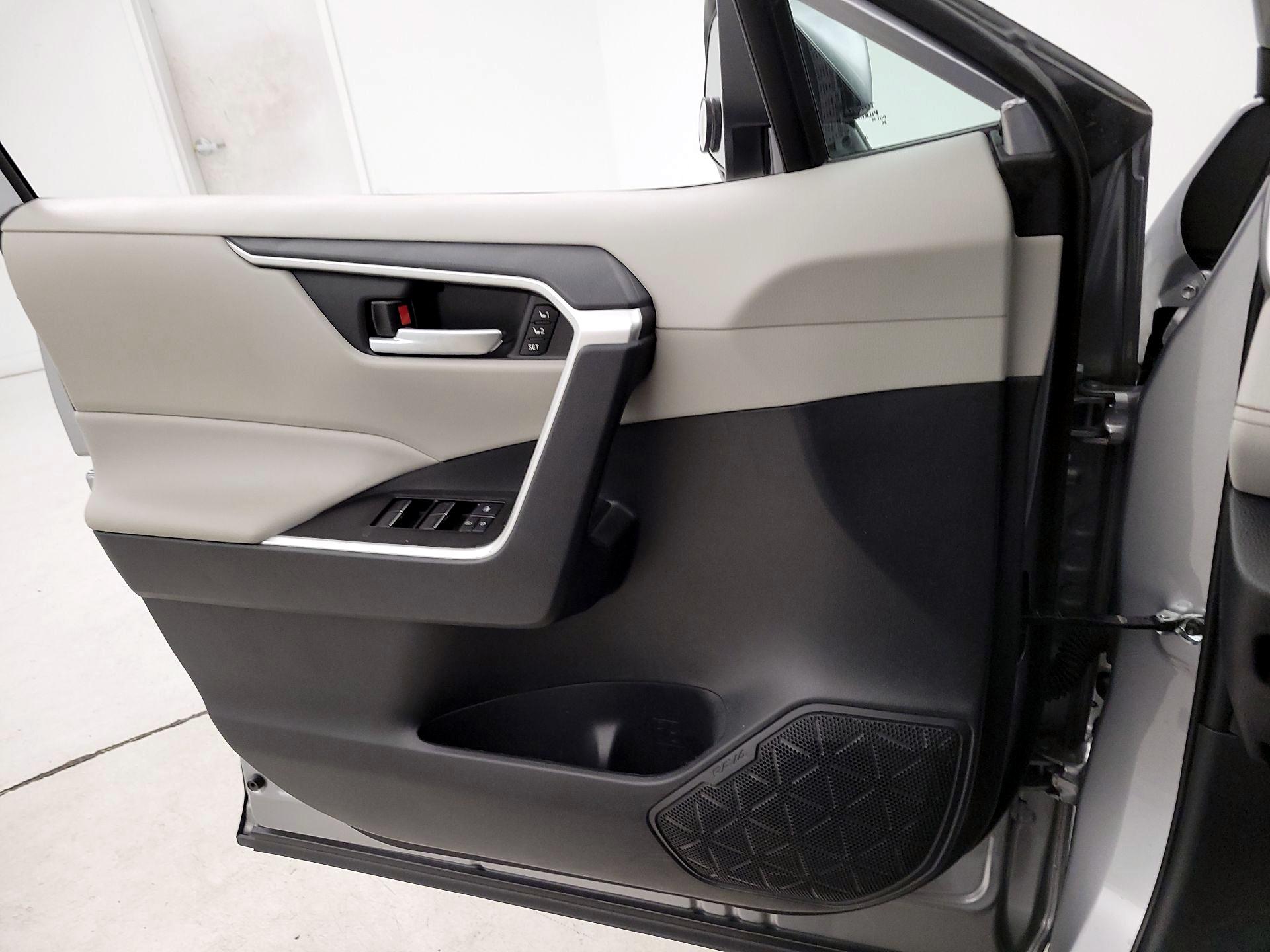 Thumbnail: 2025 Toyota RAV4 - 12