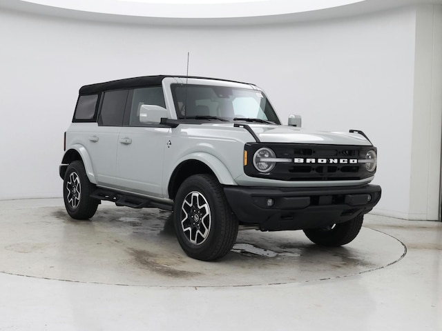 Gray 2024 Ford Bronco Outer Banks 4-Door 4WD SUV / Crossover Four-Wheel Drive Automatic