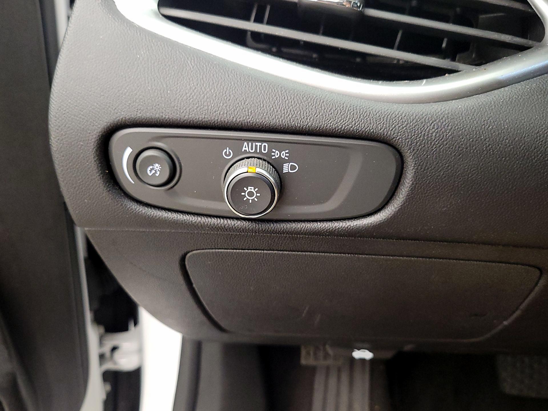 Thumbnail: 2022 Chevrolet Malibu - 13