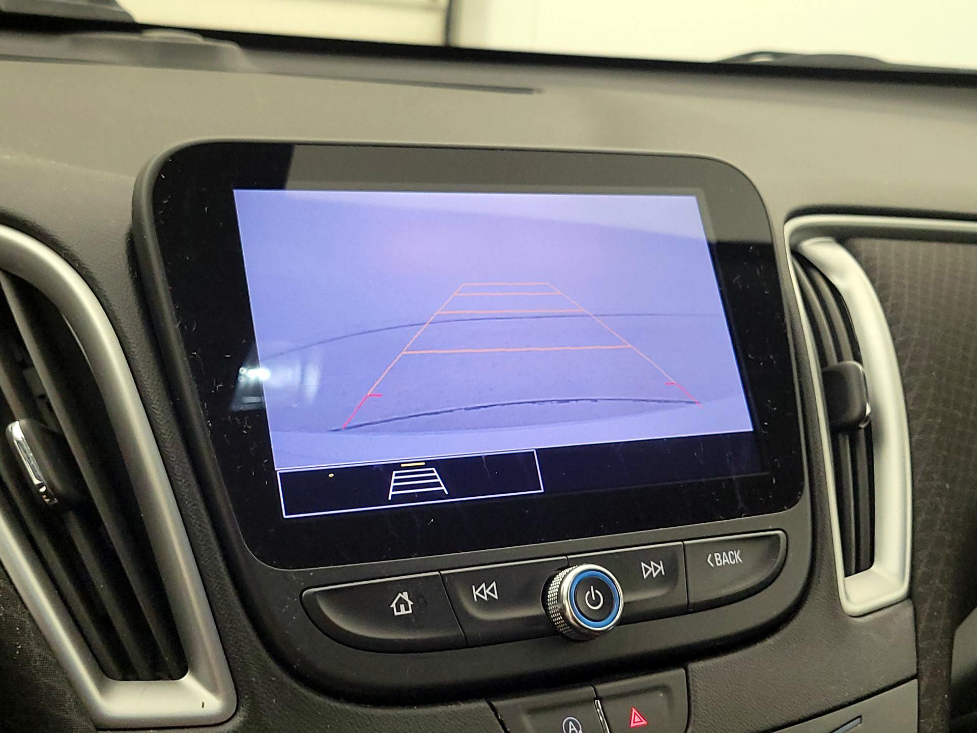 Thumbnail: 2022 Chevrolet Malibu - 14