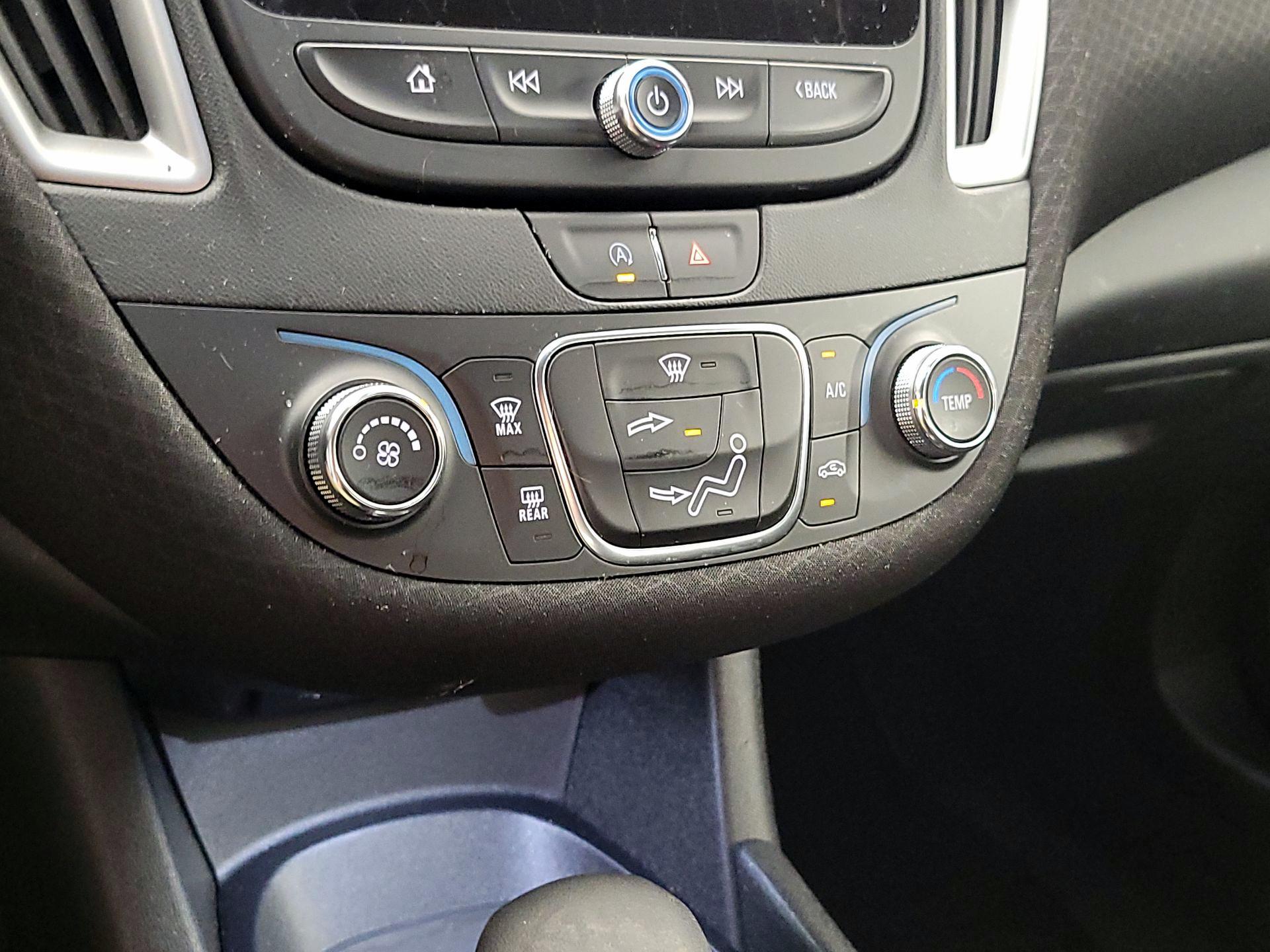 Thumbnail: 2022 Chevrolet Malibu - 16