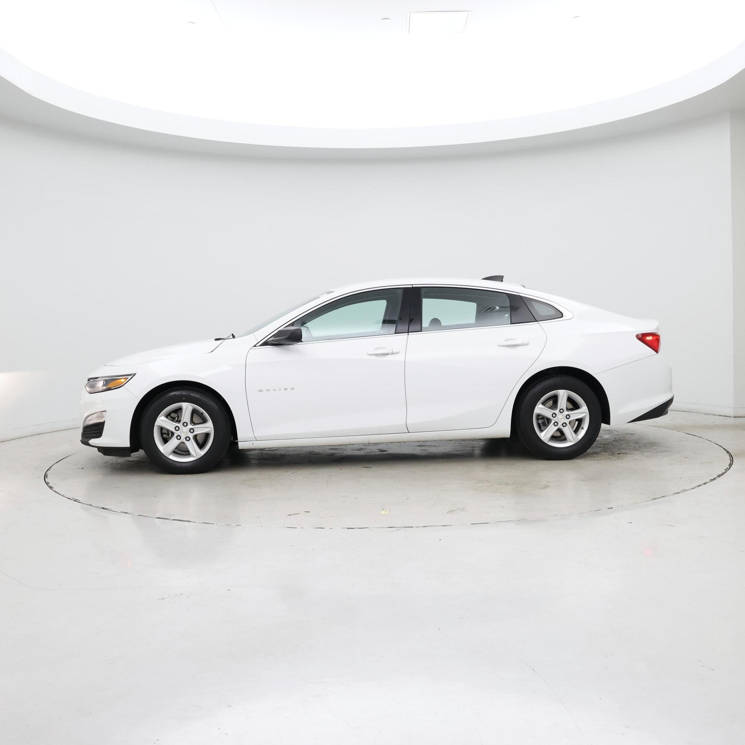 Thumbnail: 2022 Chevrolet Malibu - 3