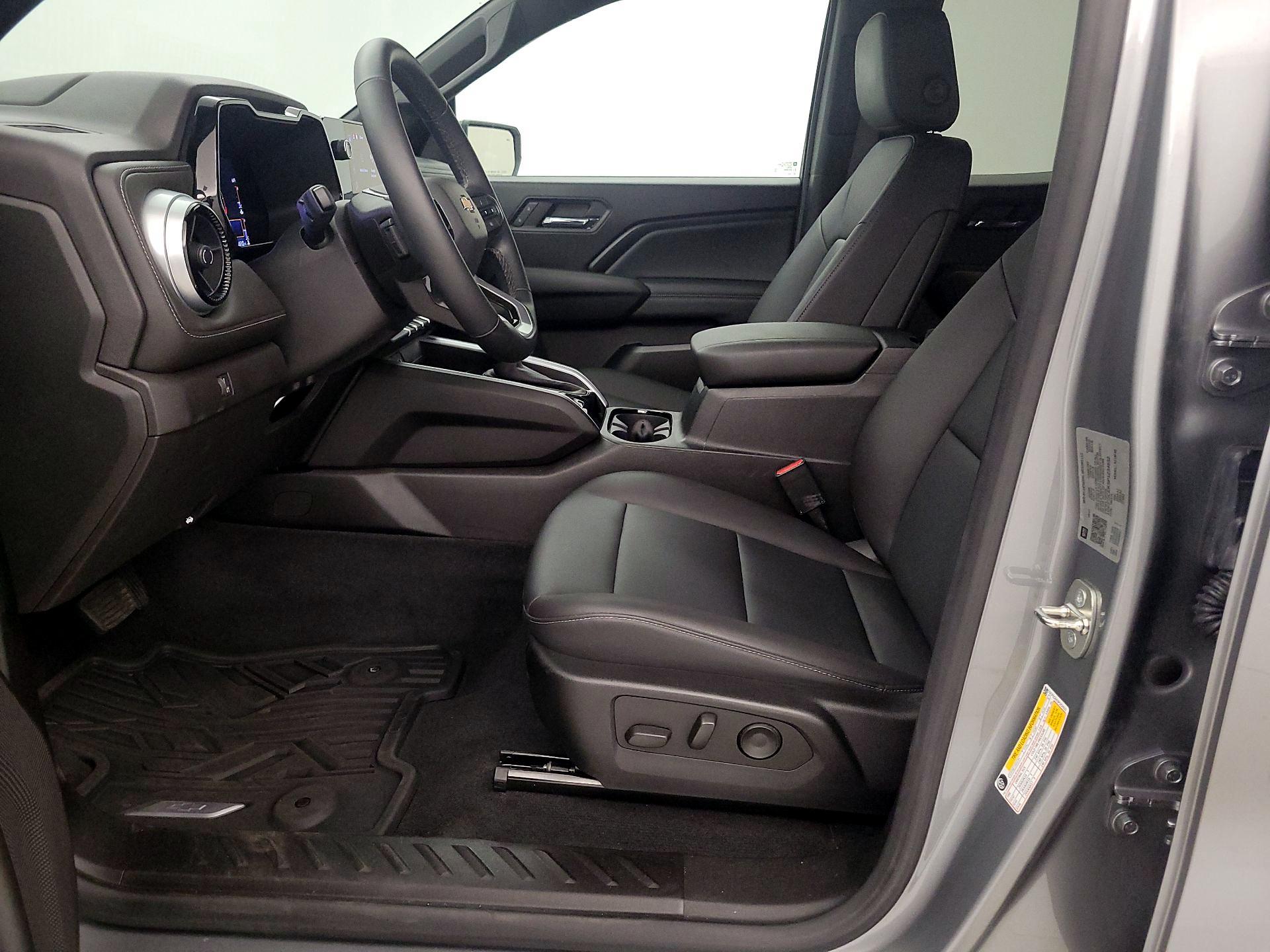 Thumbnail: 2023 Chevrolet Colorado - 11